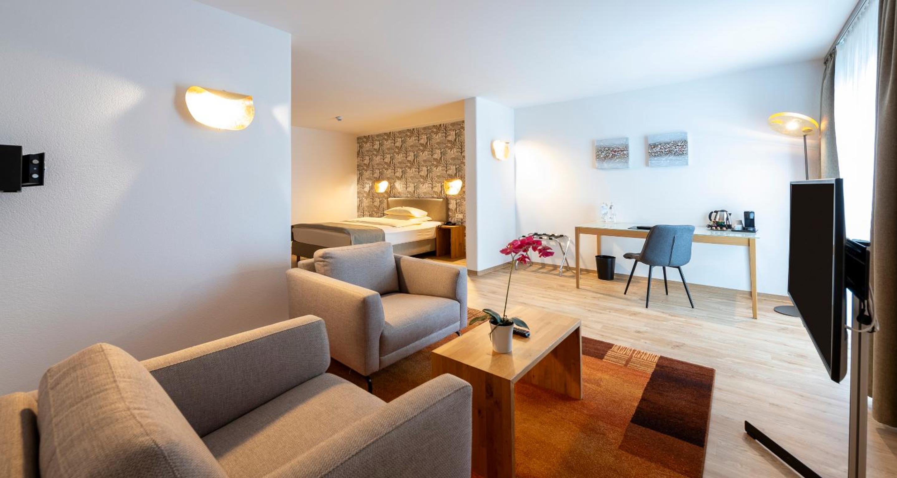 Queen Suite - Photo 7