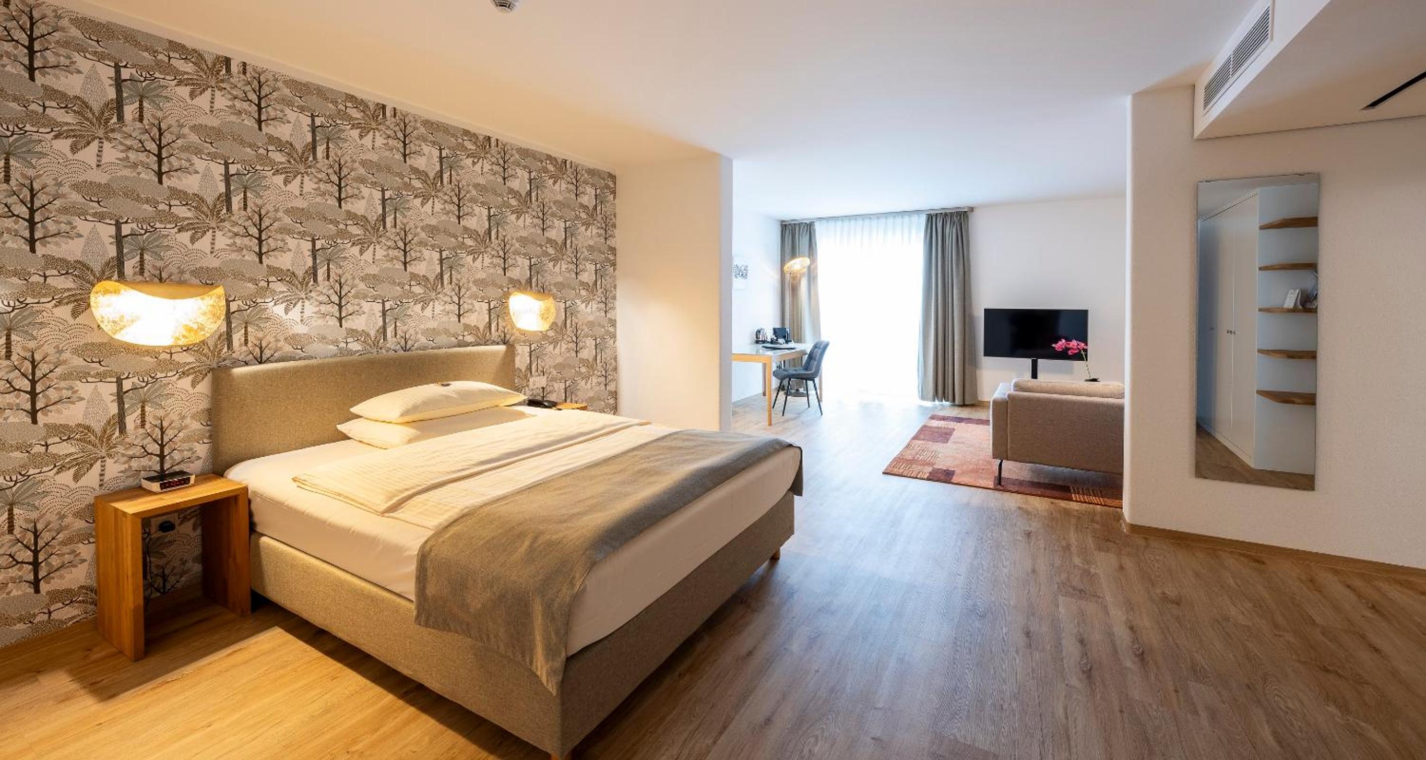 Queen Suite - Photo 11