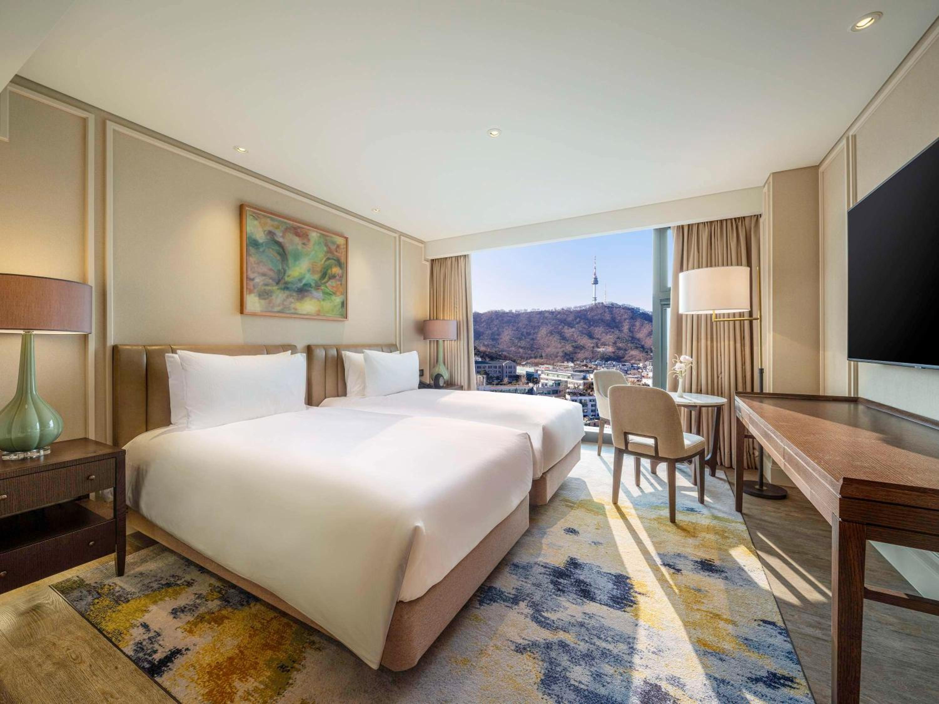 Deluxe Room Twin Beds