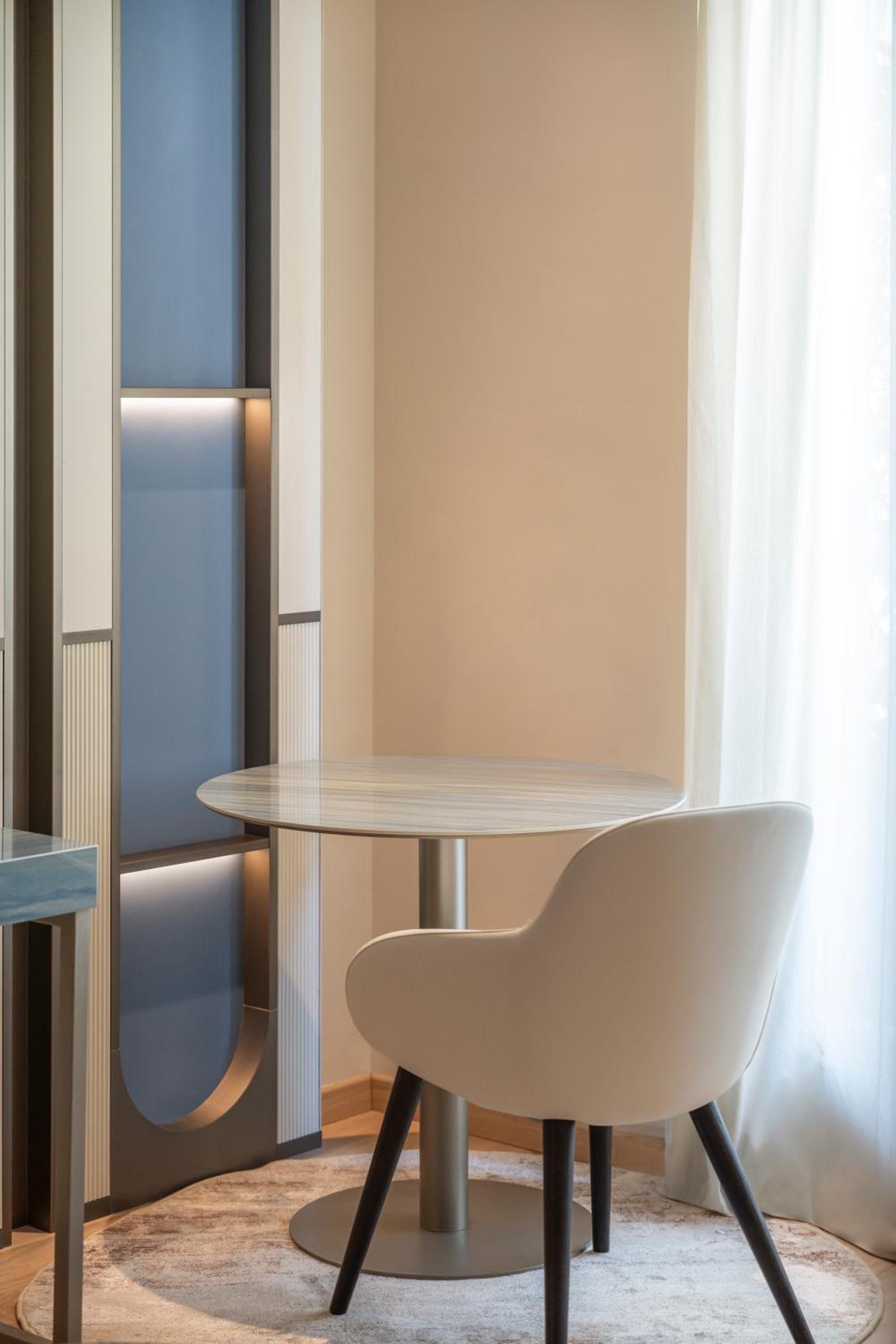 Suite - Photo 7