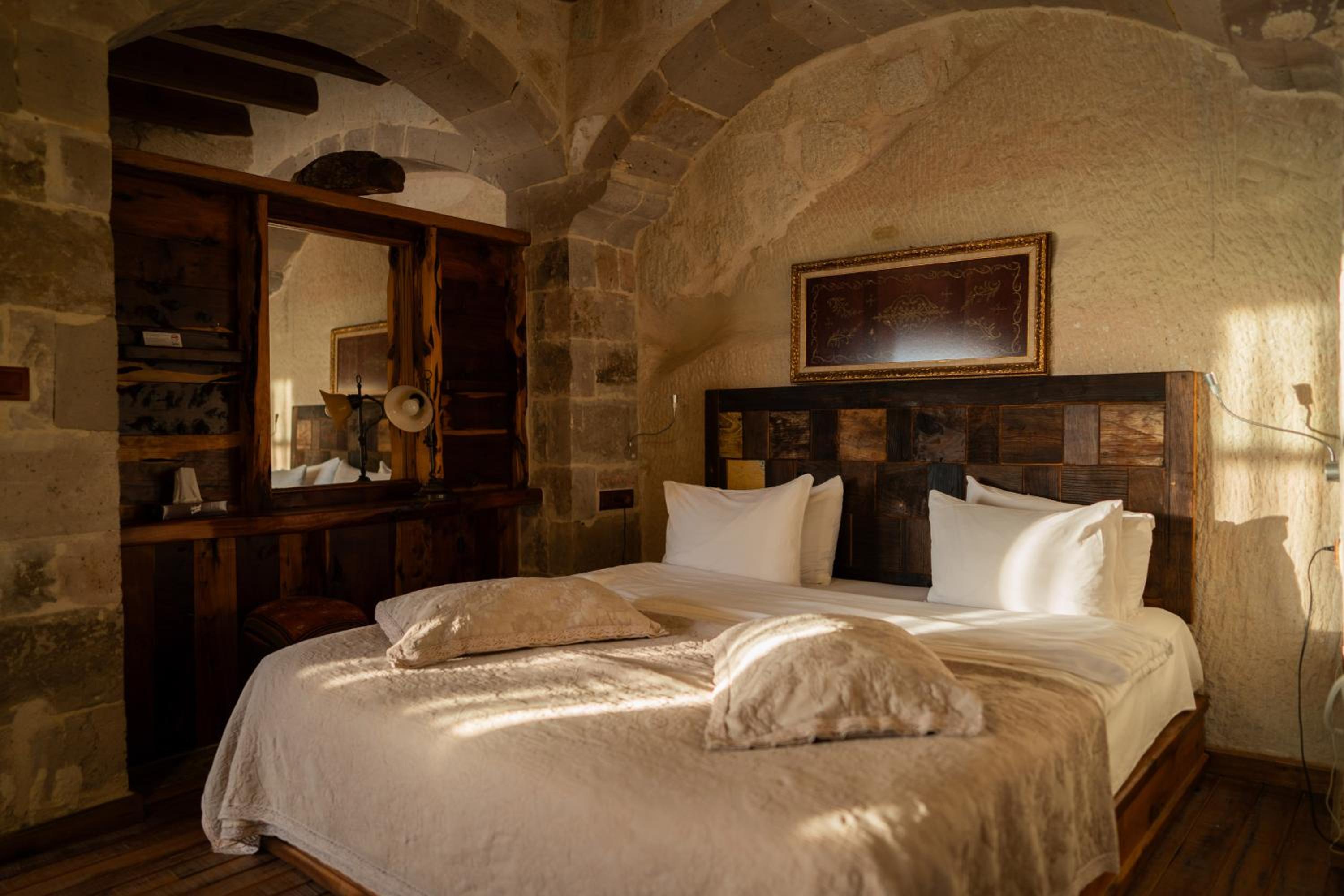 King Suite with Spa Bath - Photo 3