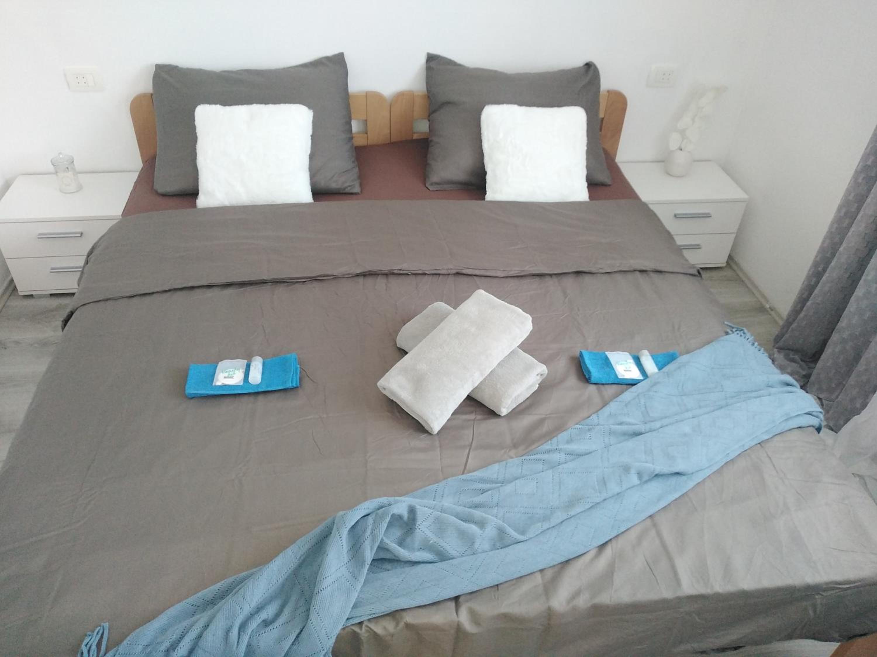 Triple Room with Private Bathroom - Photo 11