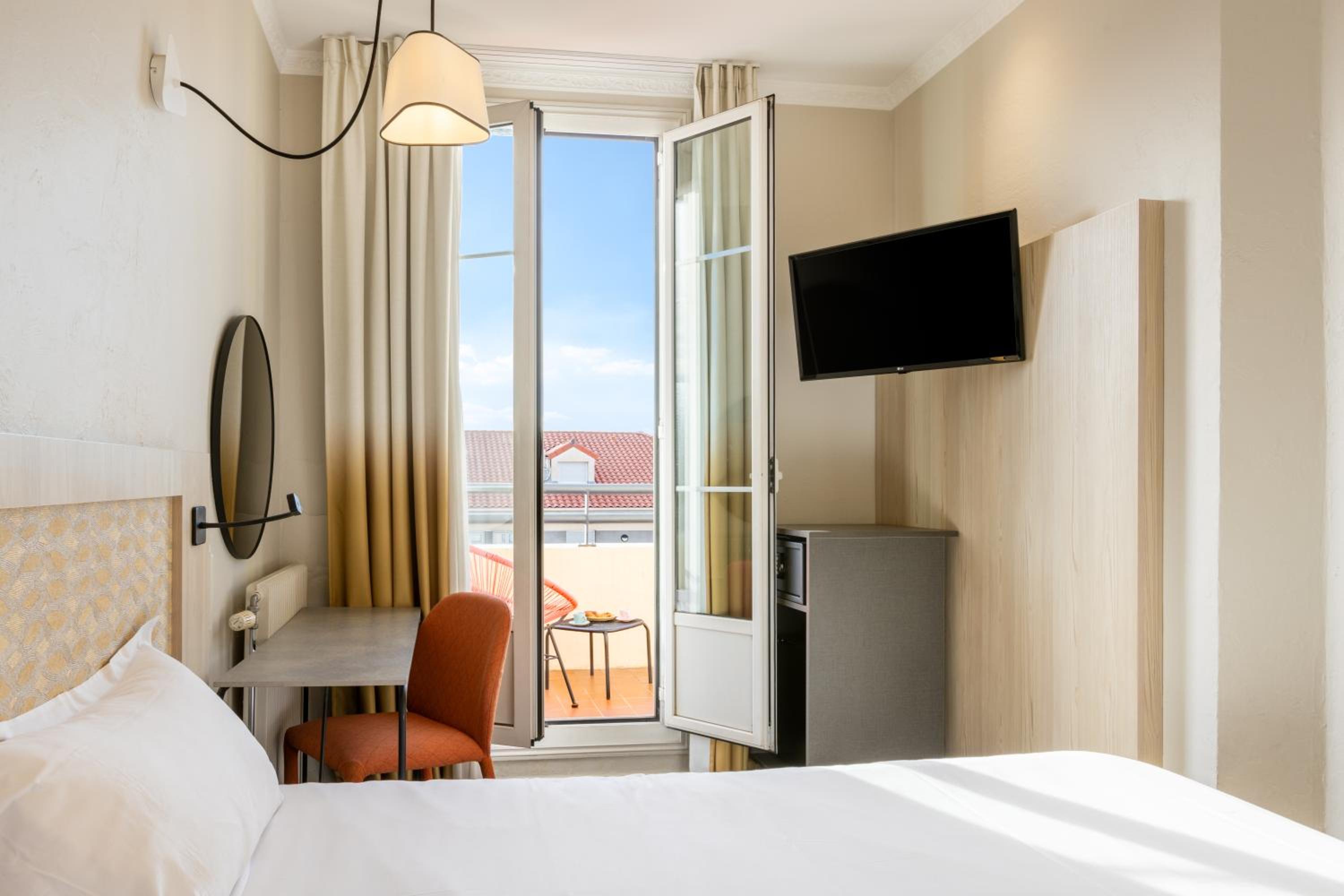 Comfort Double Room with Terrace - Photo 4