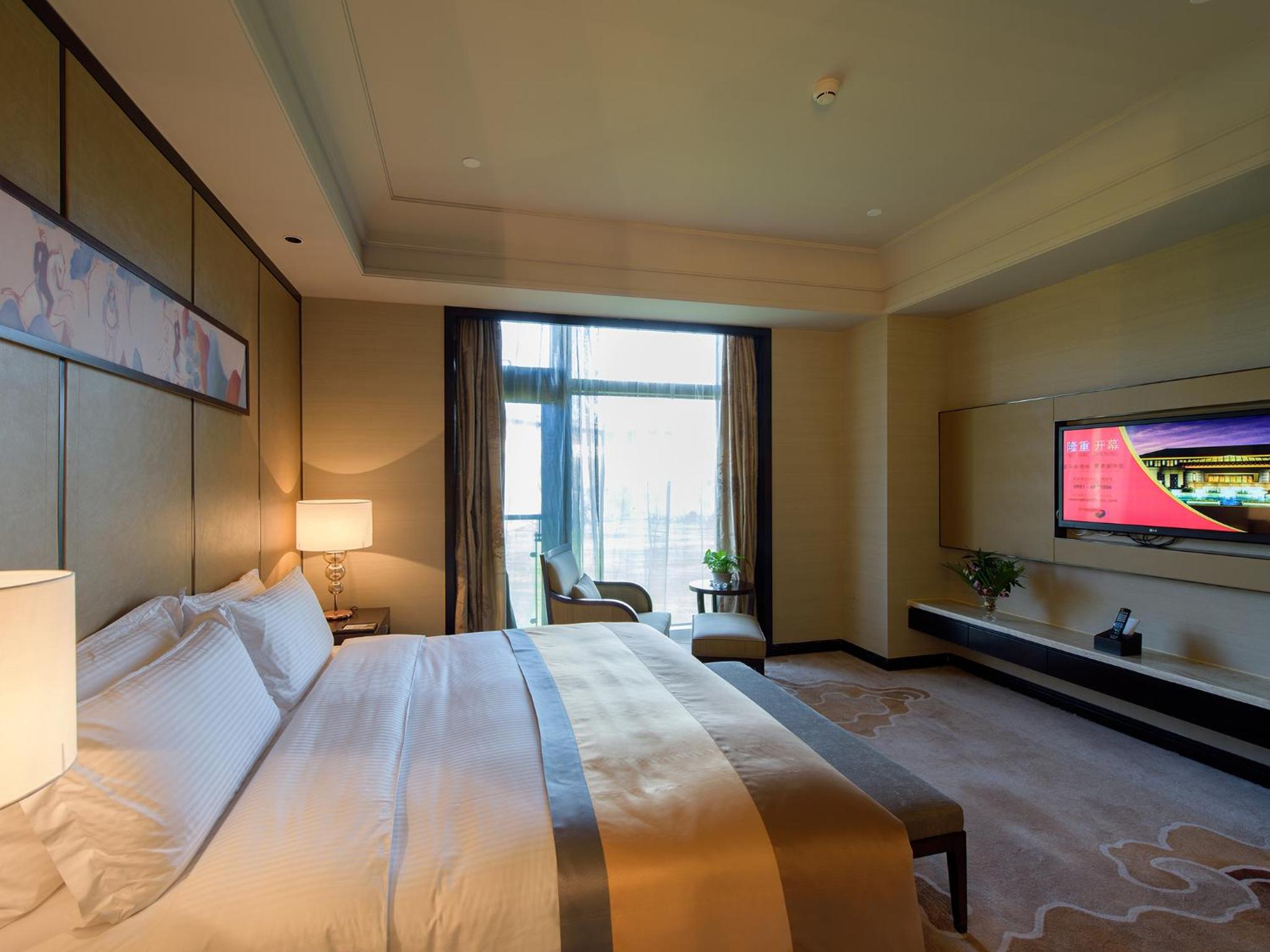 Deluxe Suite photo 1