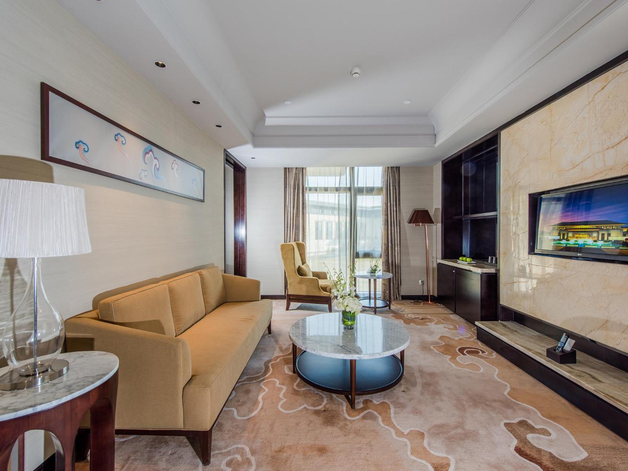 Deluxe Suite photo 3