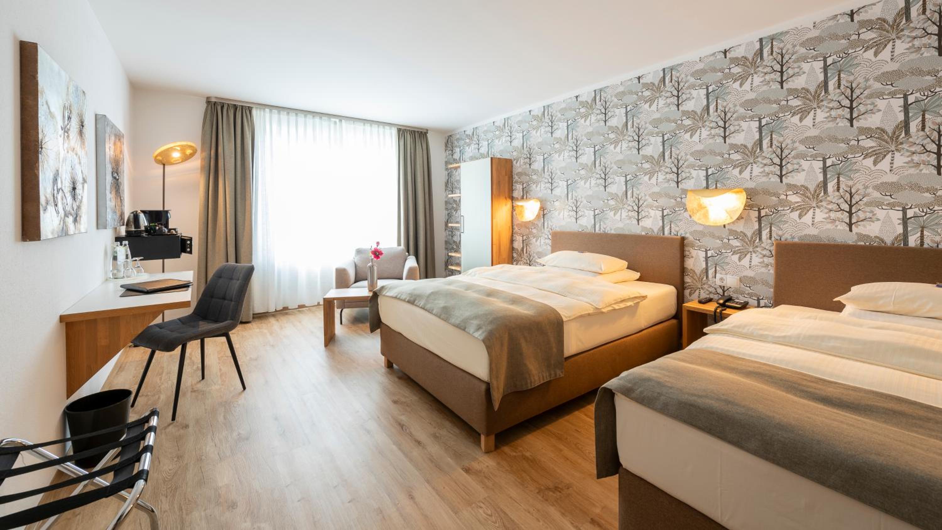 Standard Queen Room with Two Queen Beds - Photo 6