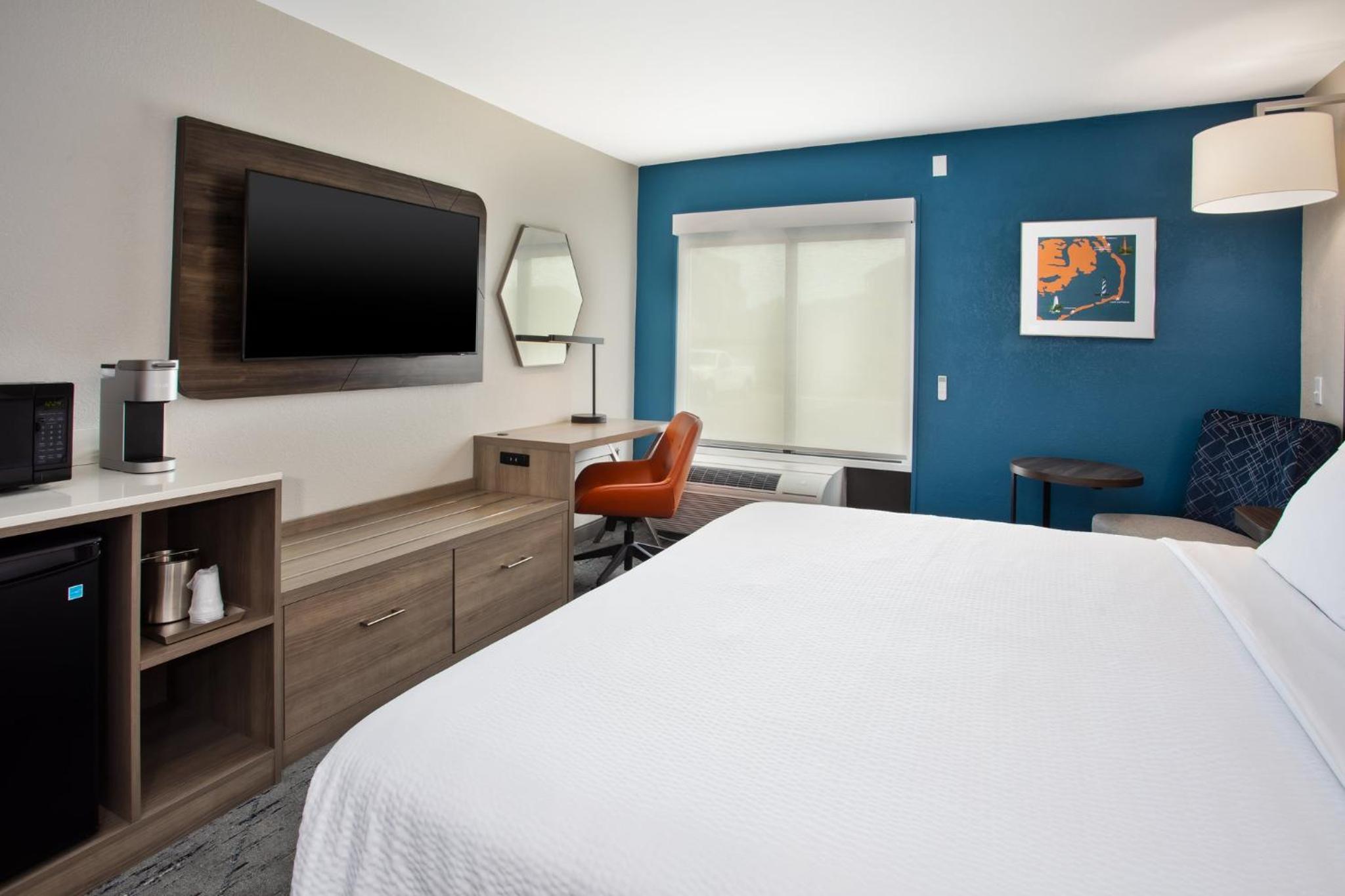 Standard King Room - Photo 8