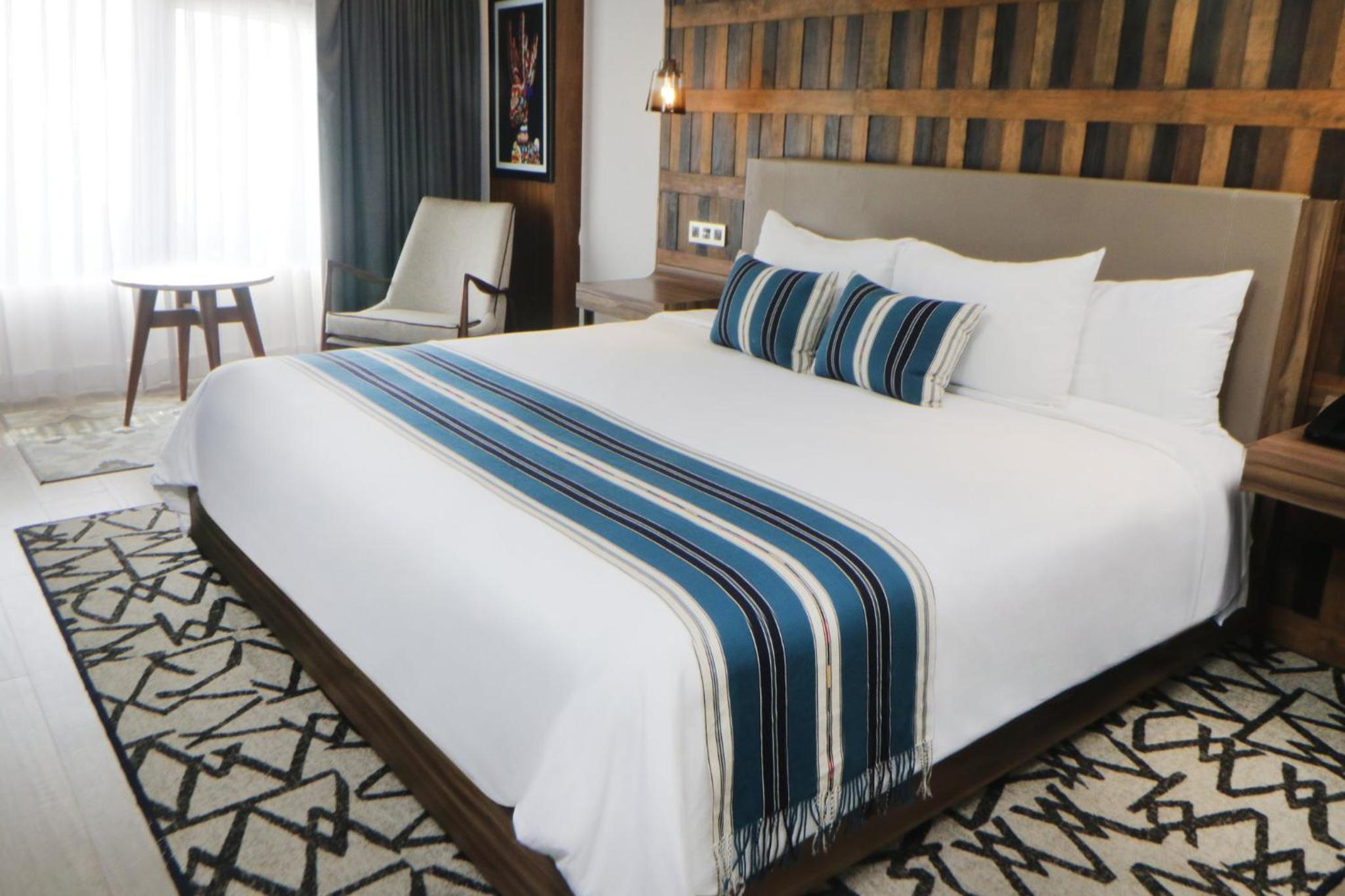 Standard King Room - Photo 8