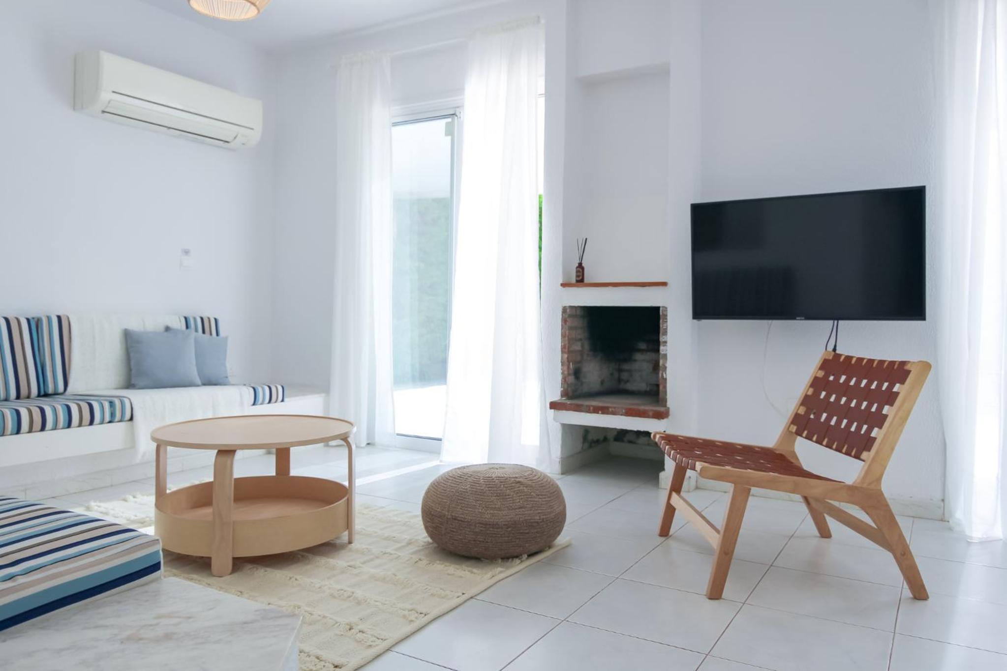 Three-Bedroom House photo 3