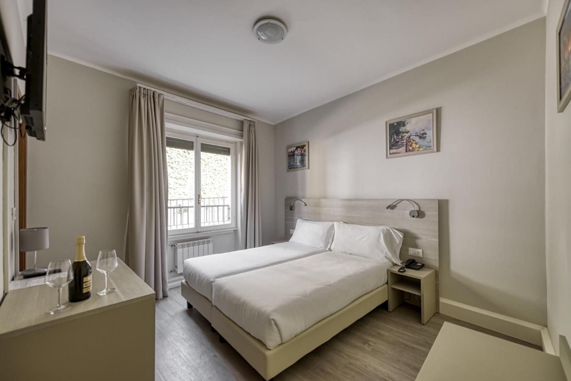 Double Room - Photo 10