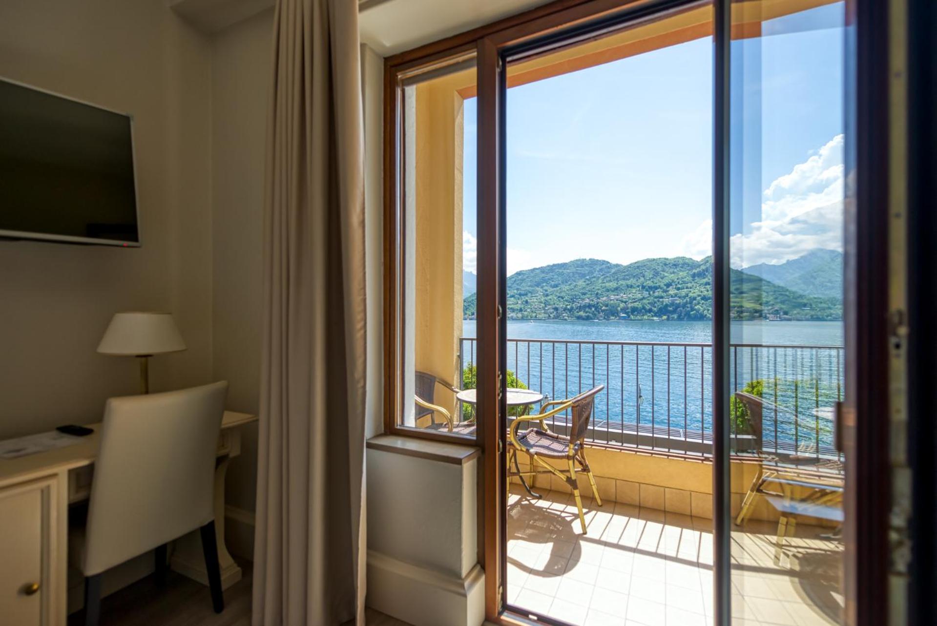 Triple Room with Lake View and Balcony - Photo 8