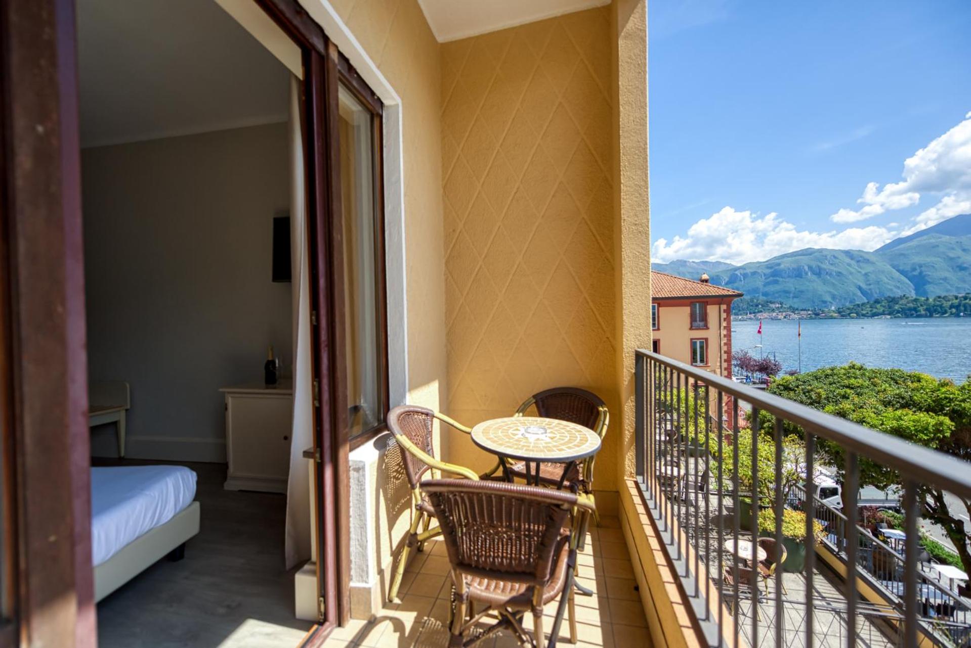 Triple Room with Lake View and Balcony - Photo 9
