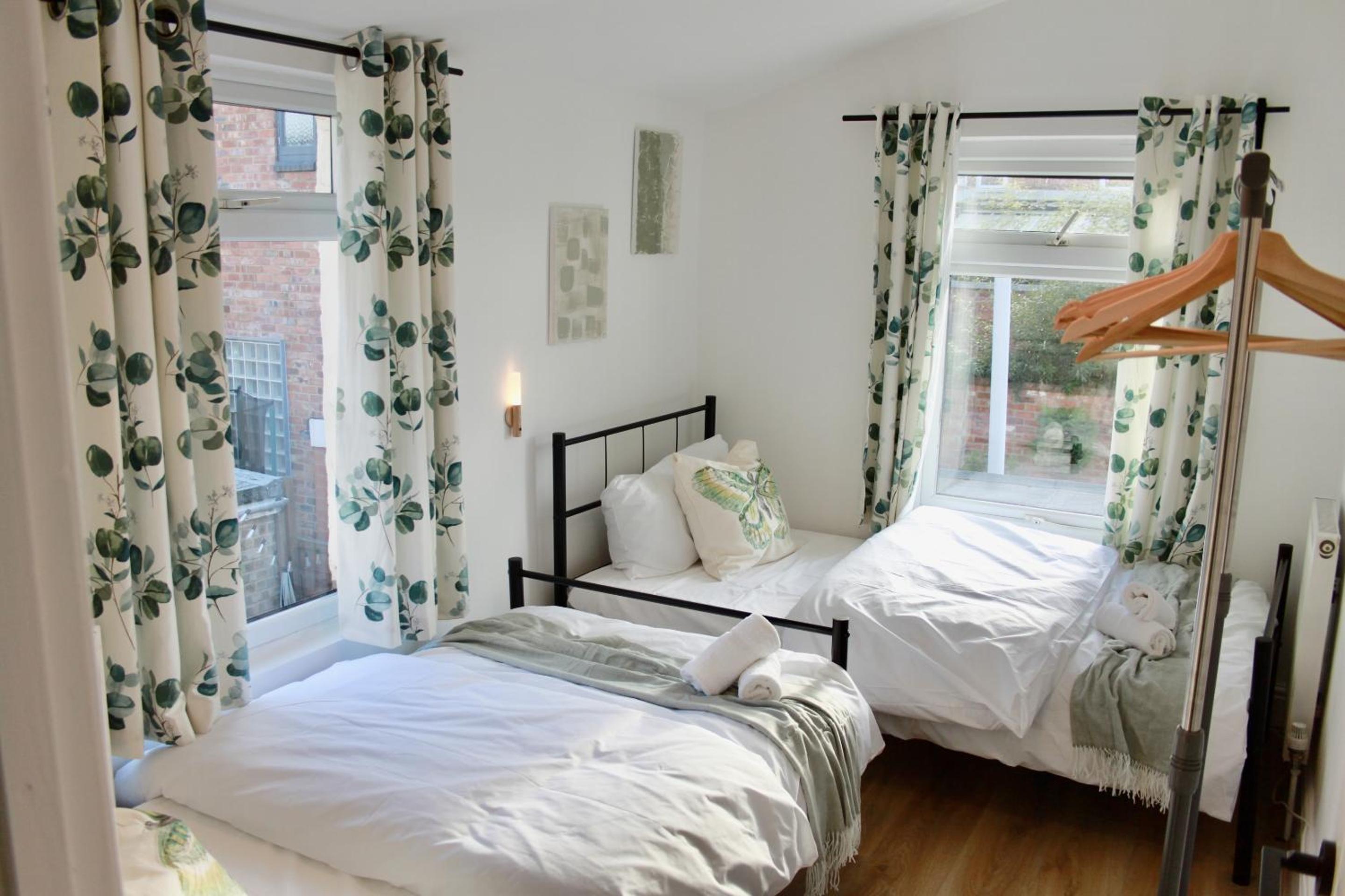 Three-Bedroom House photo 2