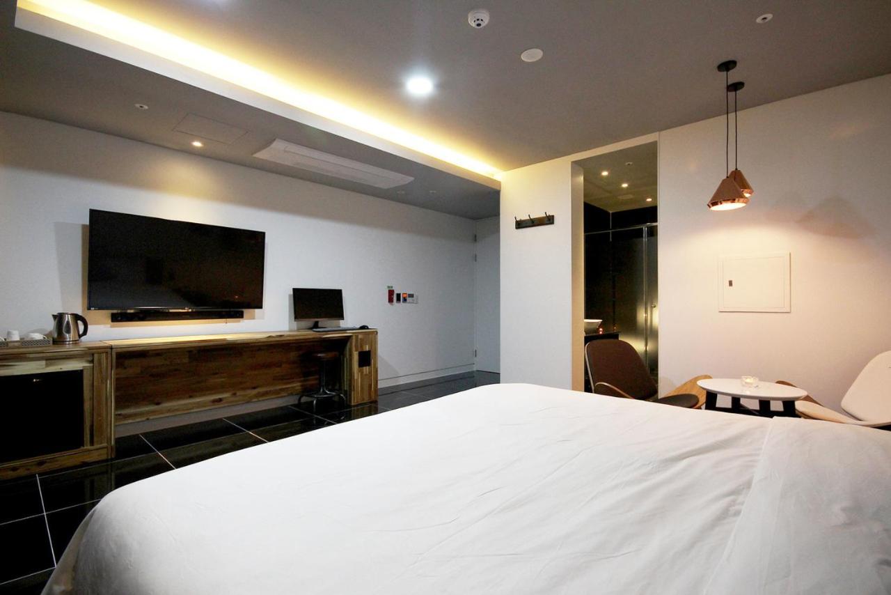 Double Room - Photo 6