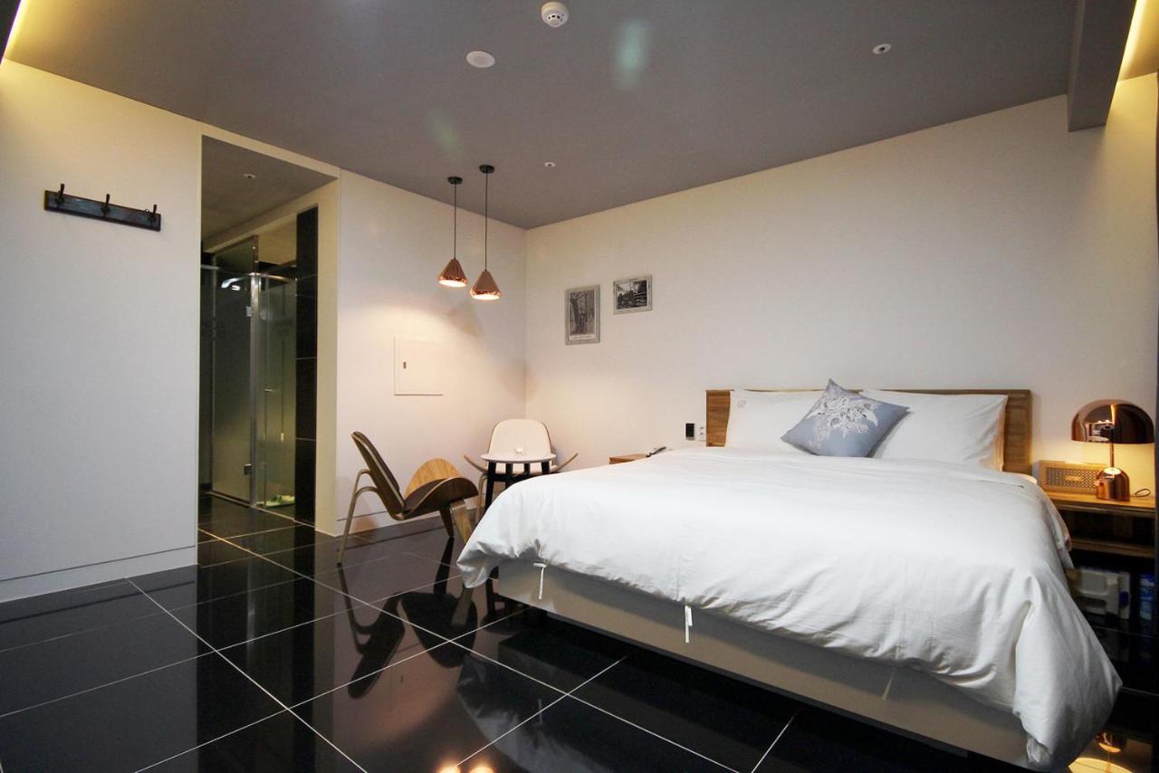 Double Room - Photo 7