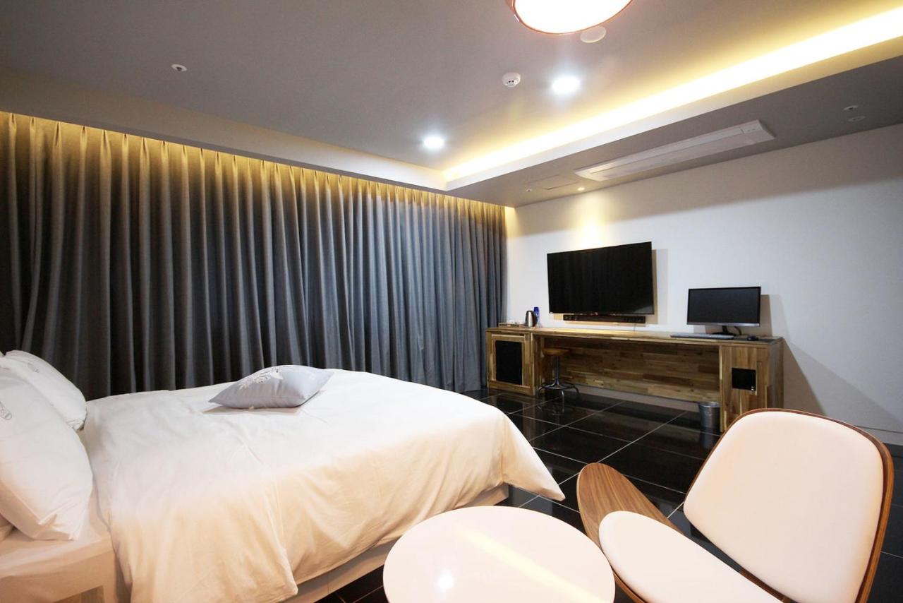 Double Room - Photo 10