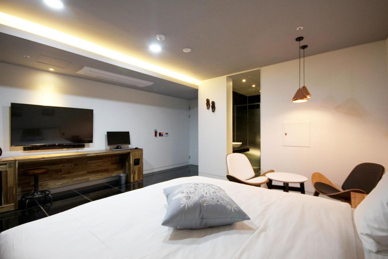 Double Room - Photo 11