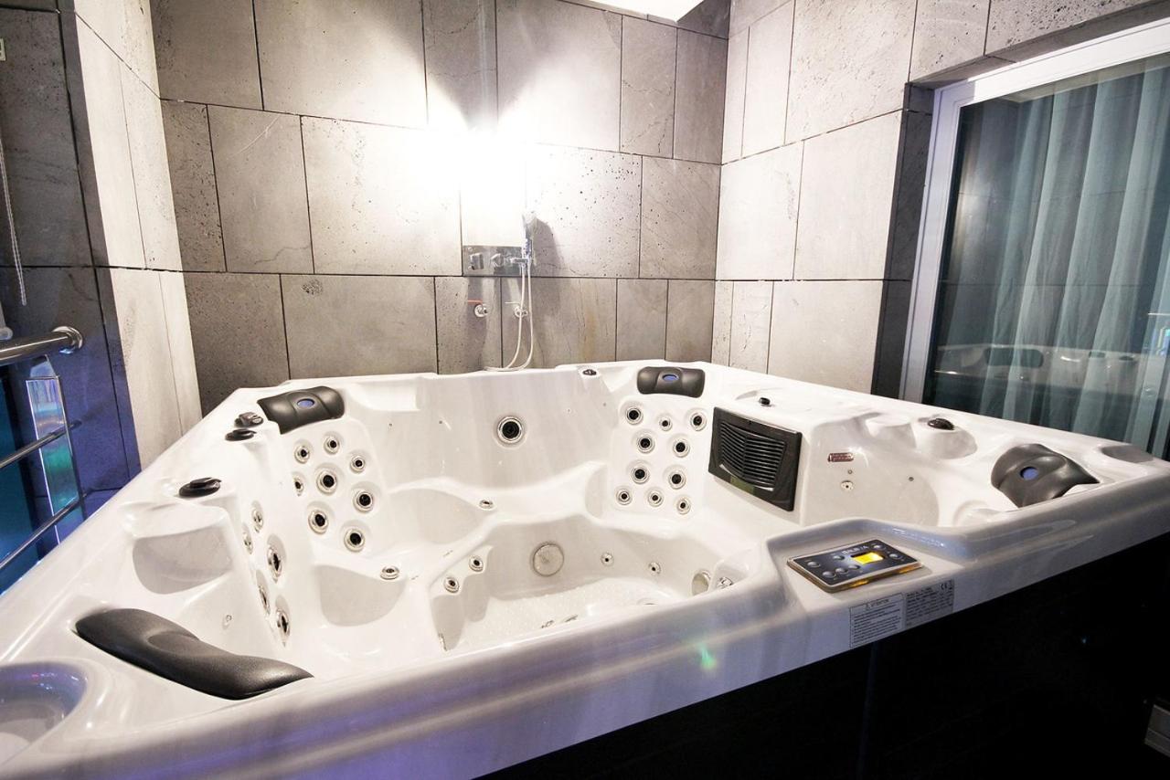 King Room with Spa Bath photo 2