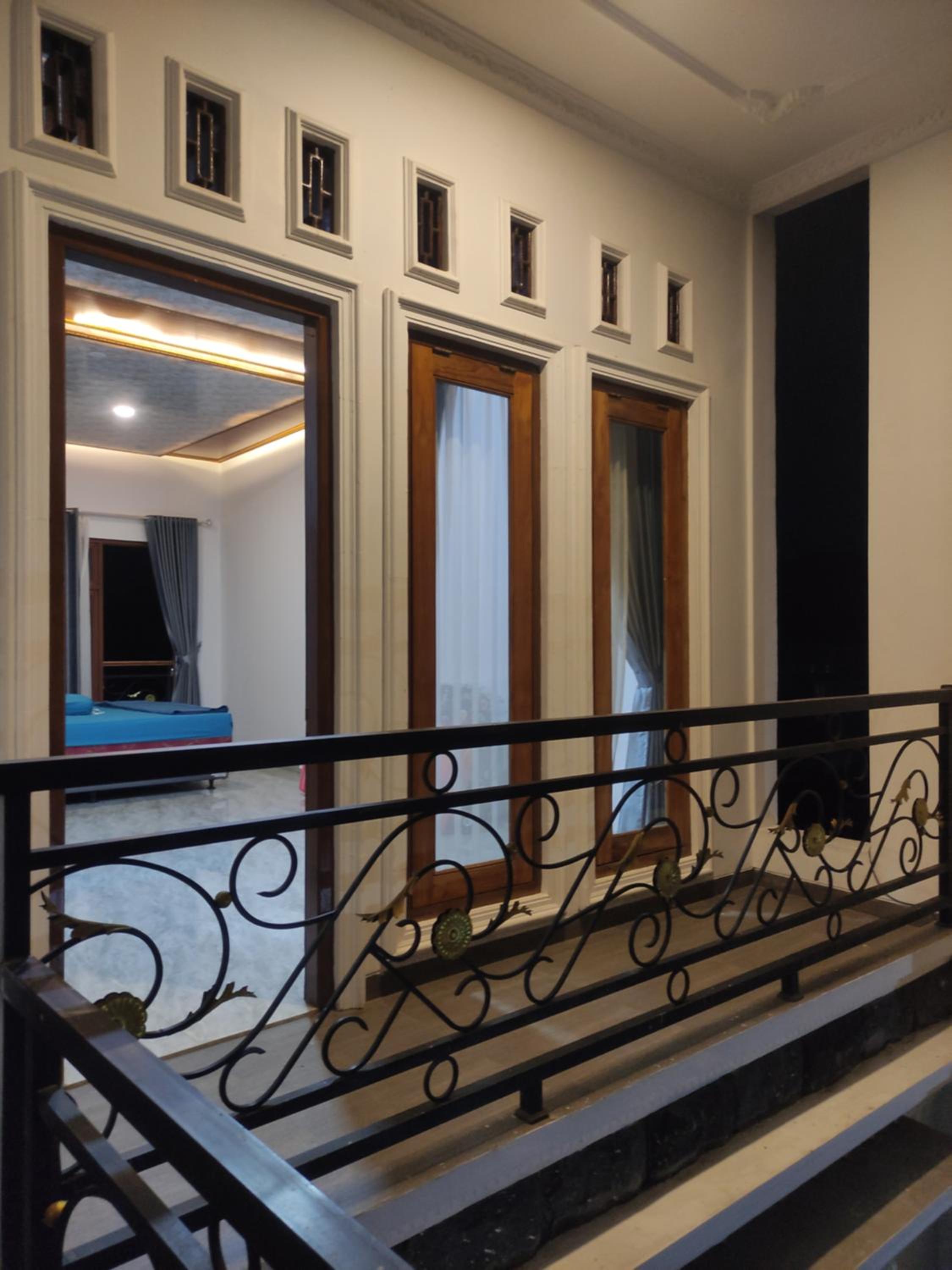 Family Room with Balcony photo 1