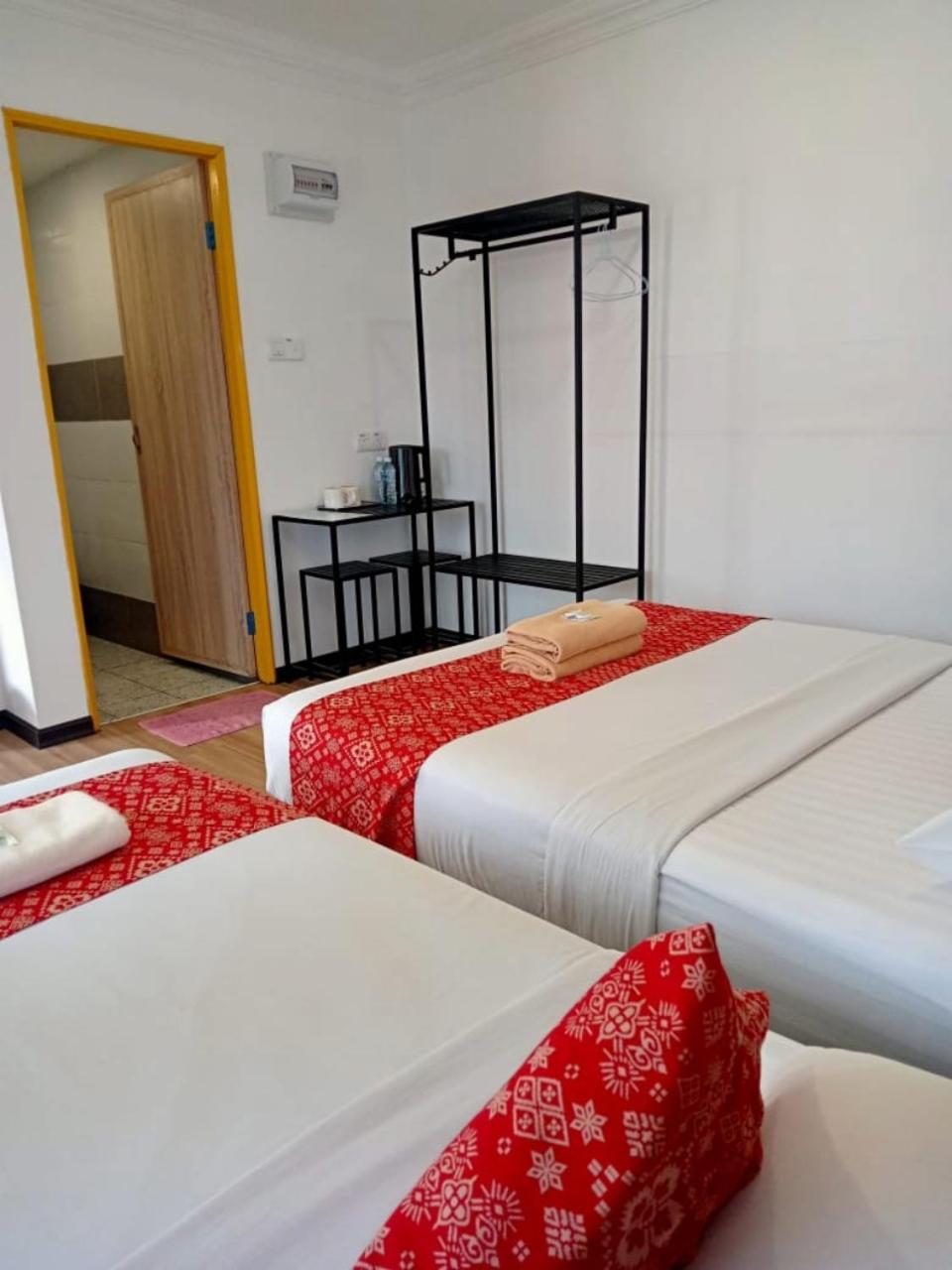 Double Room With Extra Bed photo 2