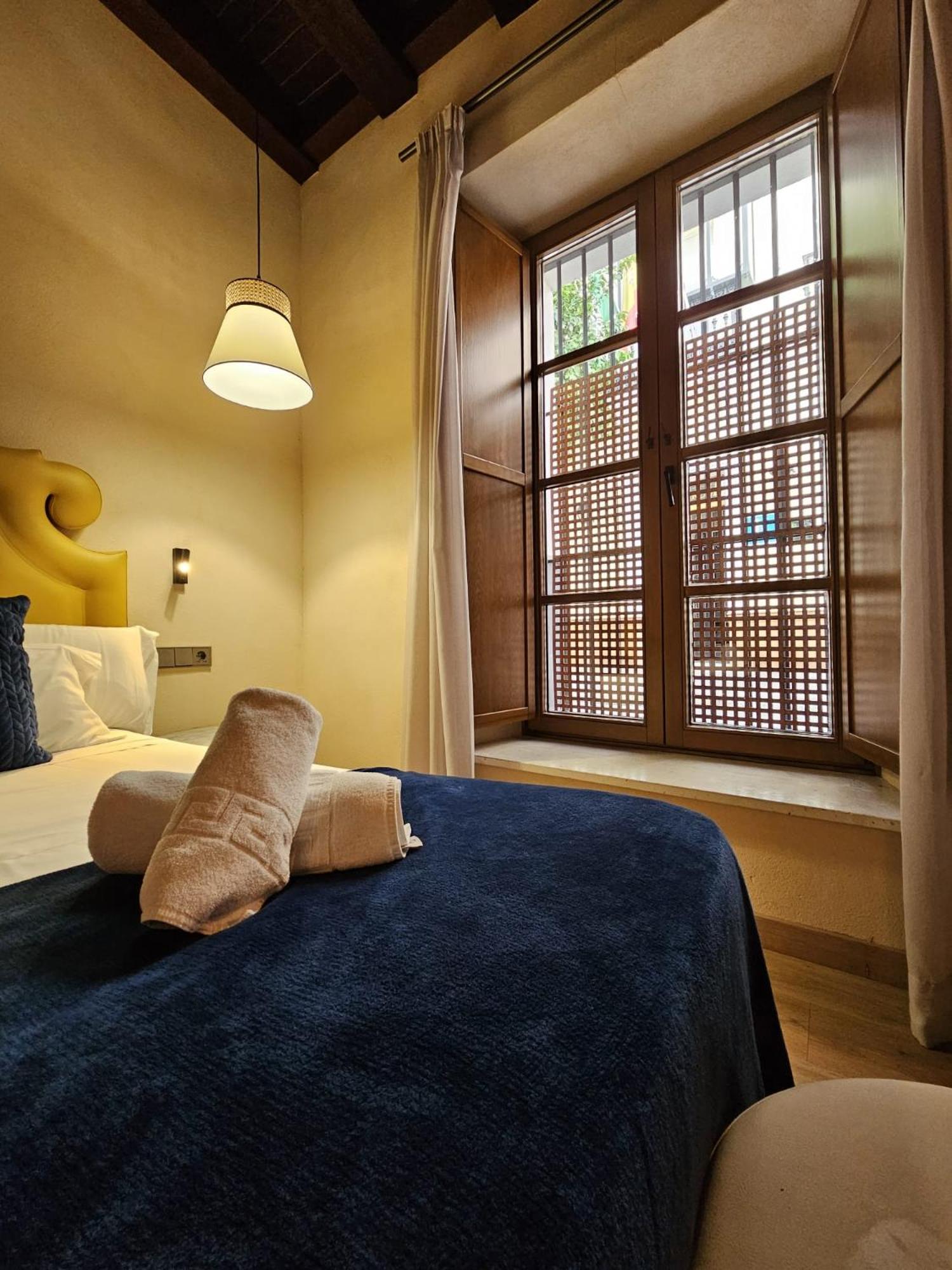 Deluxe Double Room - Ground Floor thumbnail 6