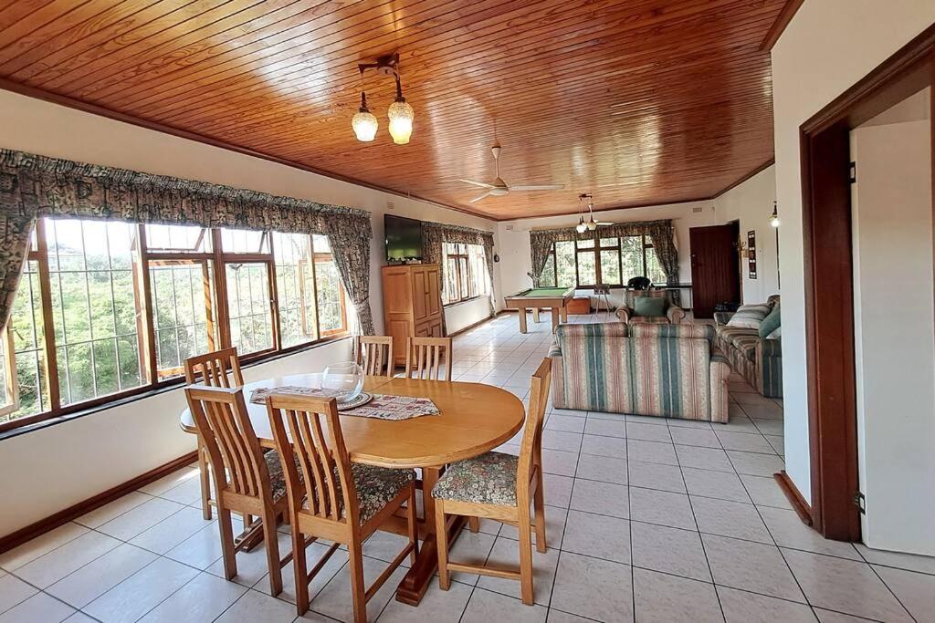 Three-Bedroom House photo 2