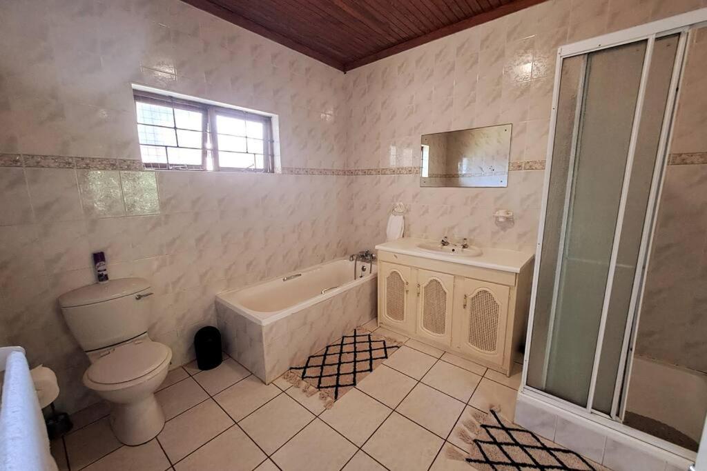 Three-Bedroom House photo 3