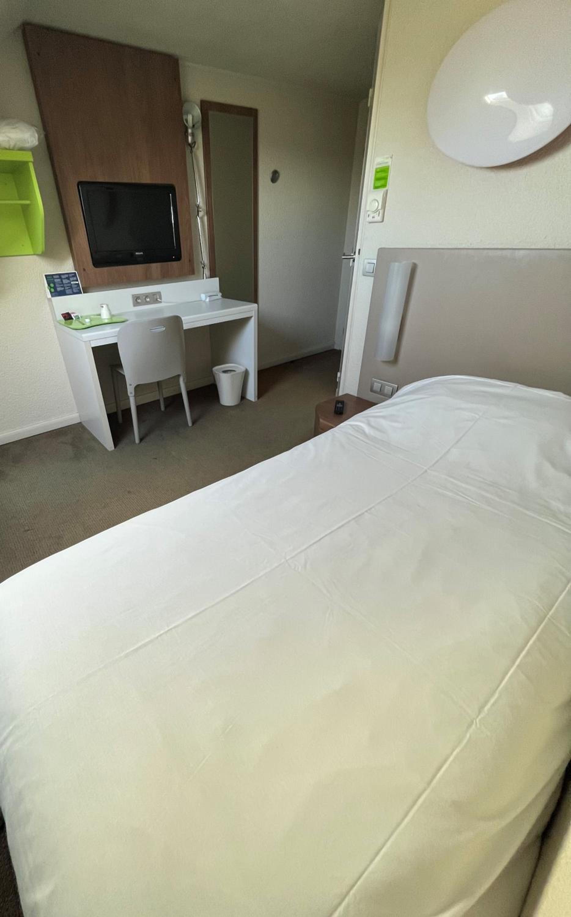 One Single Bed - Room Next Generation