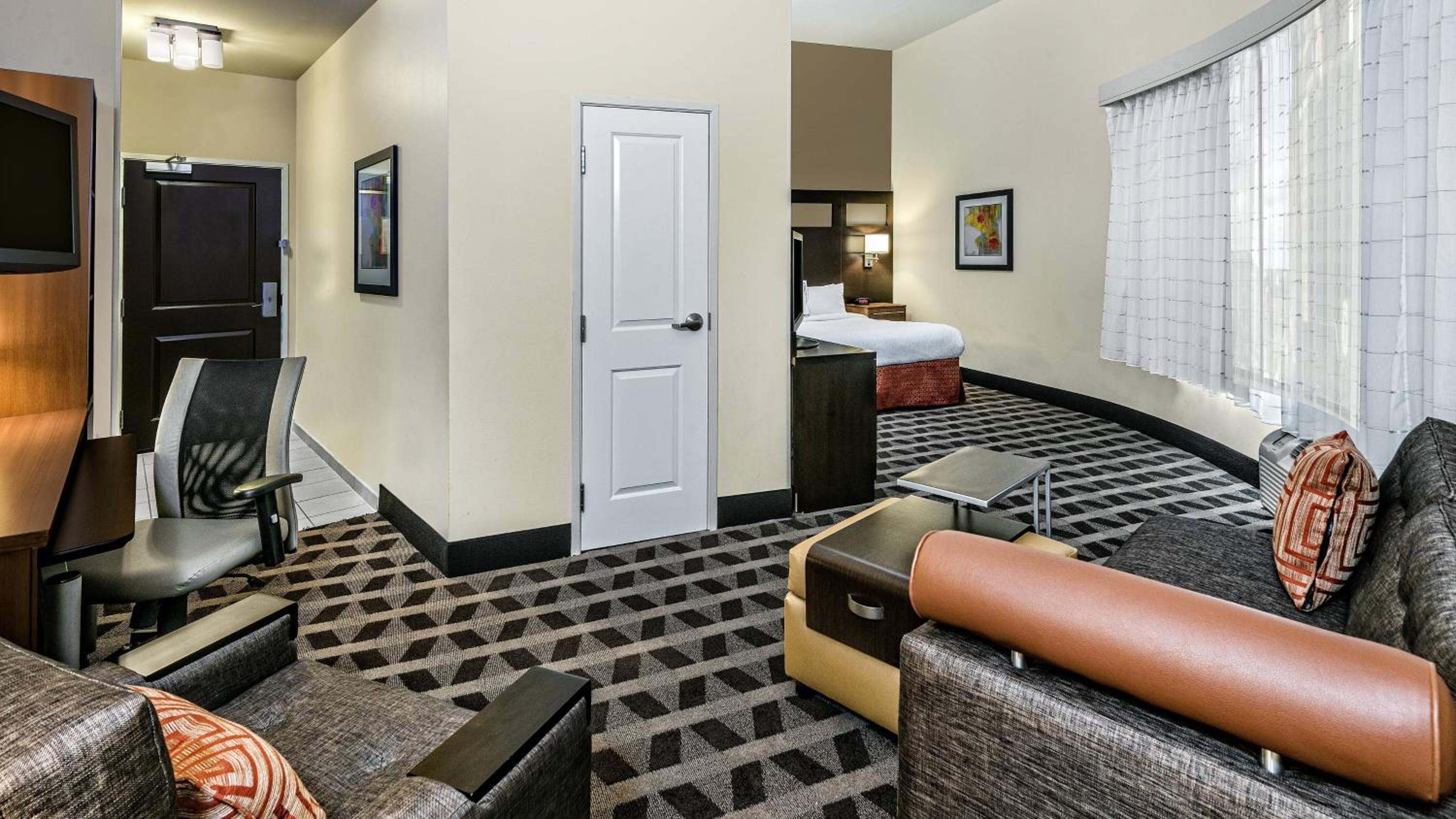 Corner King Suite with Sofa Bed and City View - Photo 1
