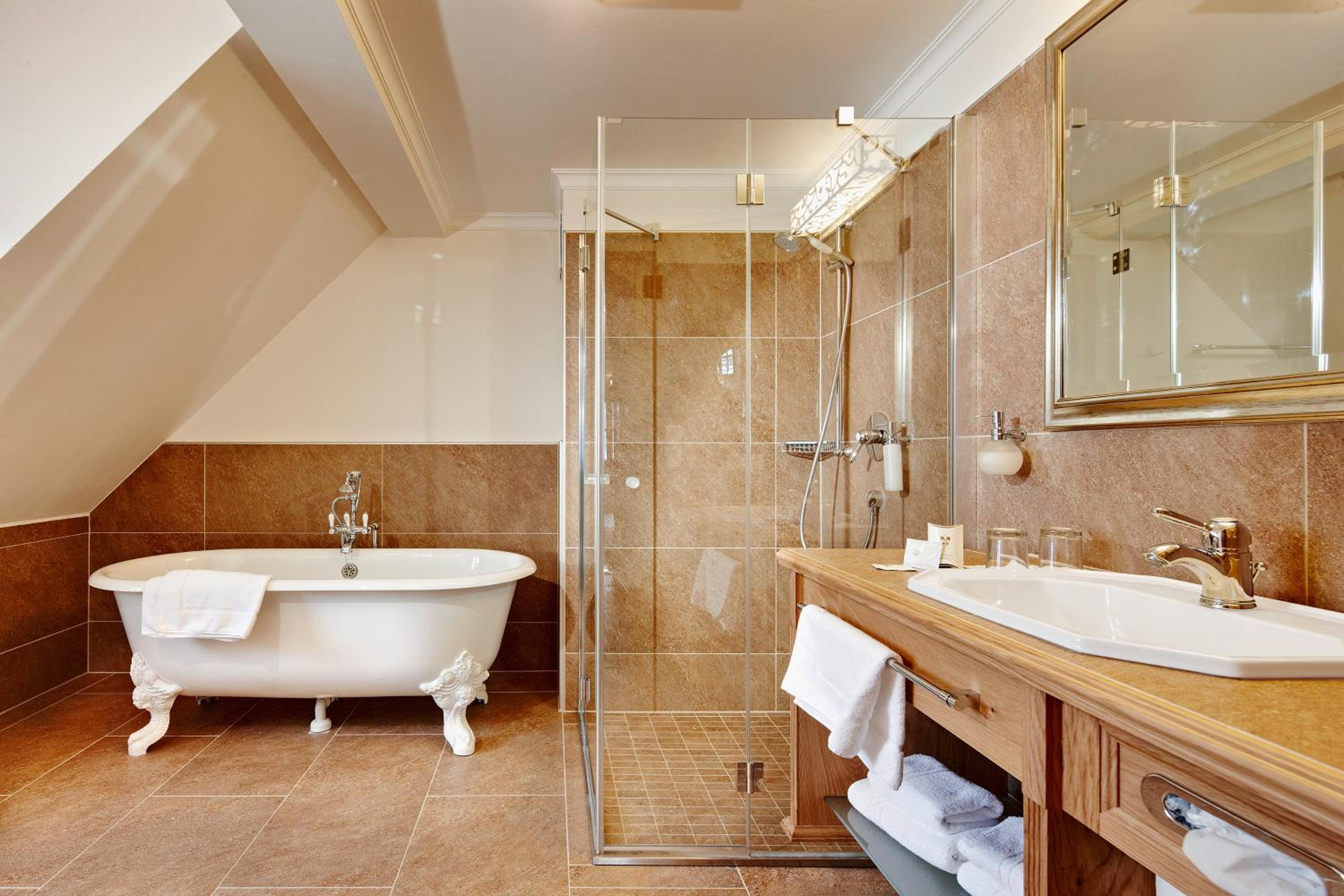 Suite with Balcony - Photo 4
