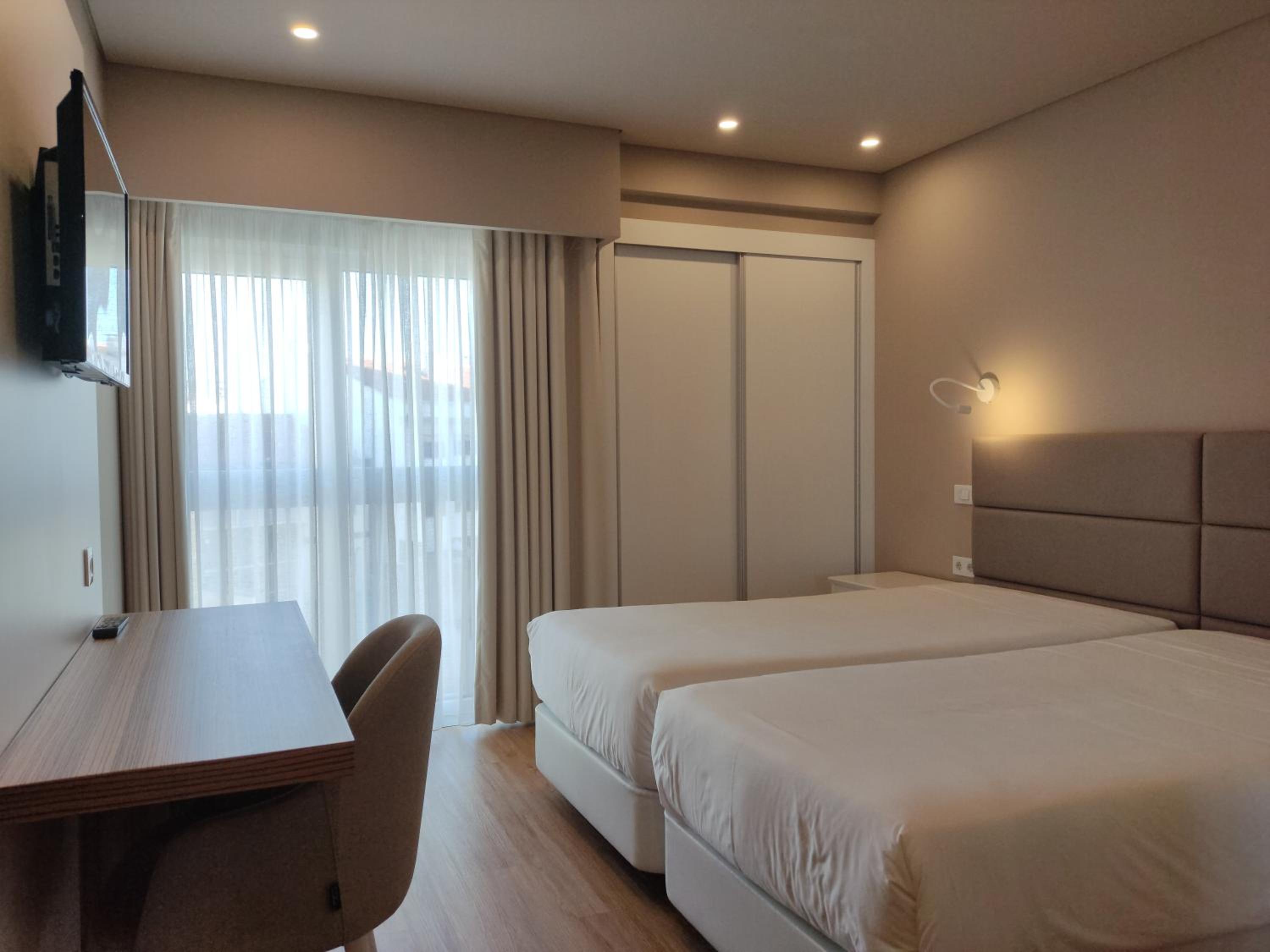 Twin Room - Photo 3