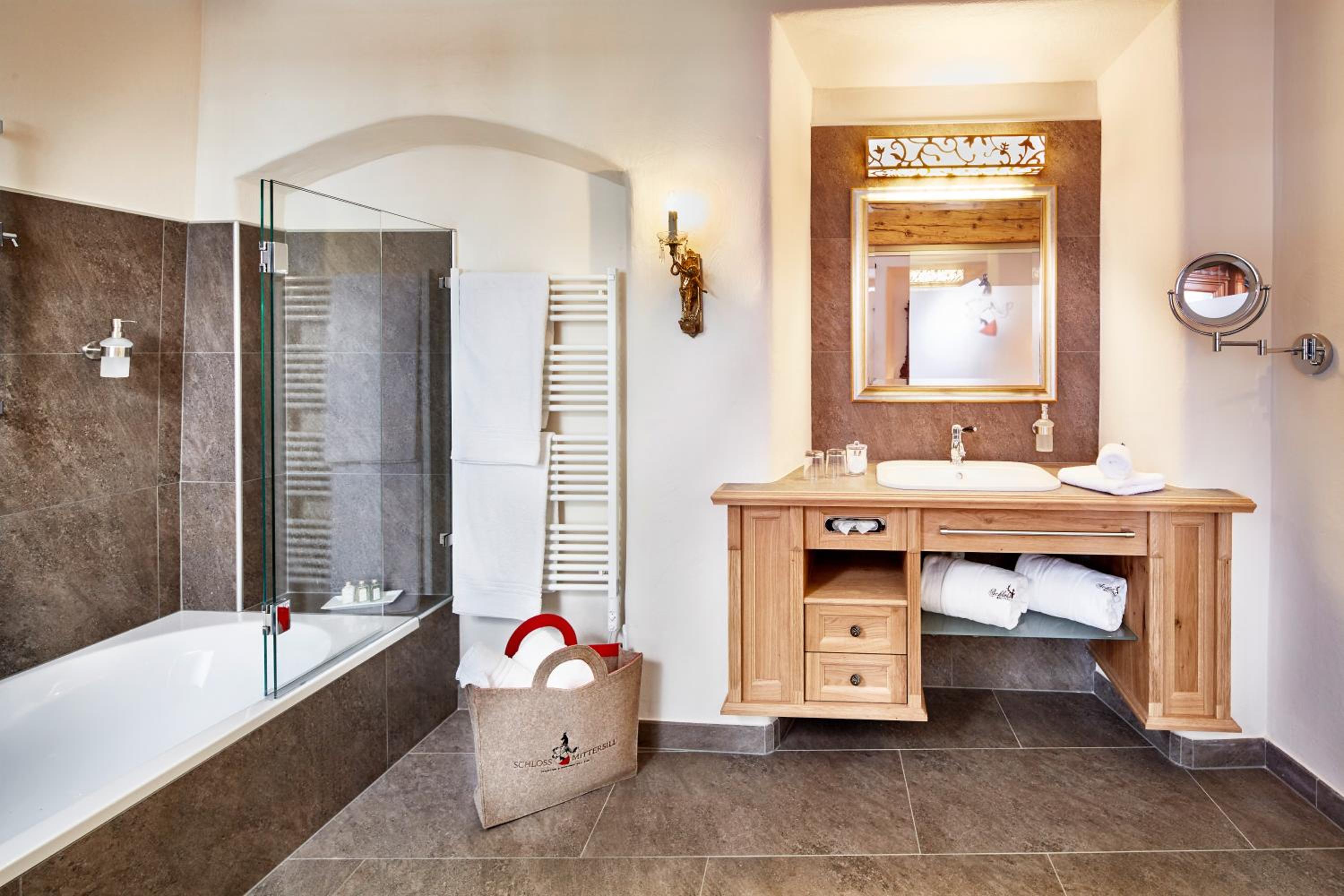 Deluxe Suite - Photo 6