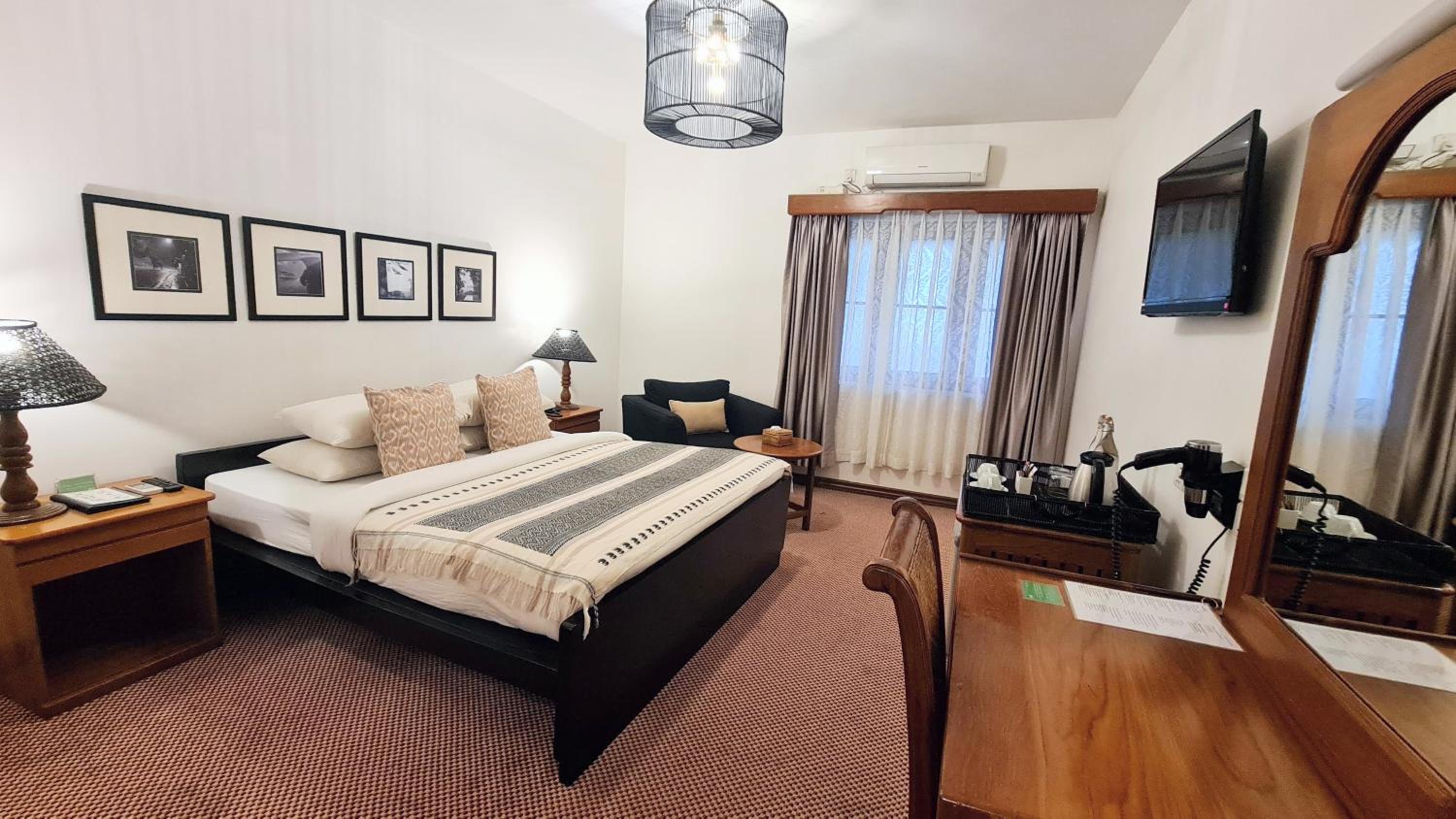 Deluxe Queen Room - Photo 1