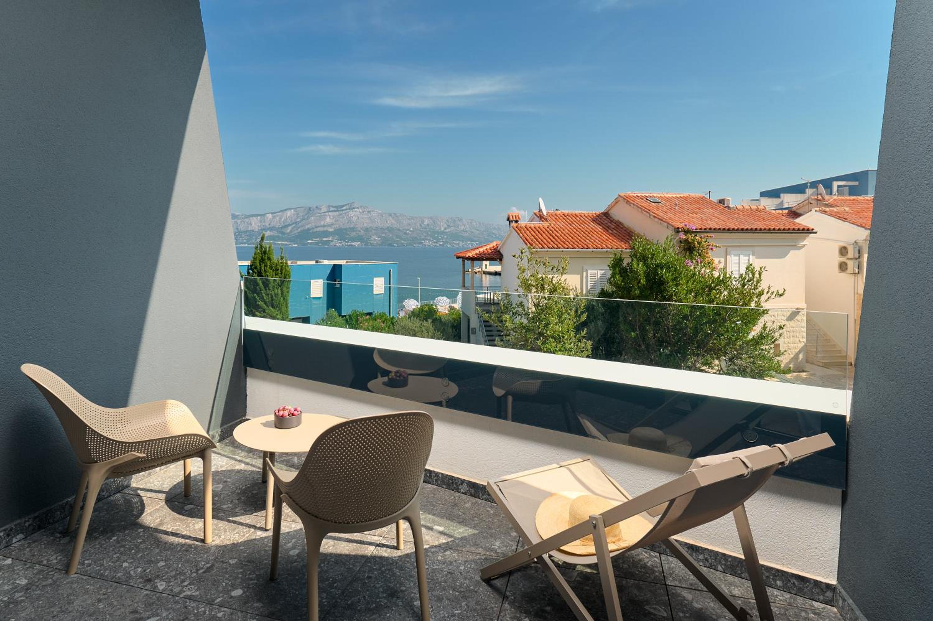 Superior Double or Twin Room with Side Sea View, Balcony - Photo 2
