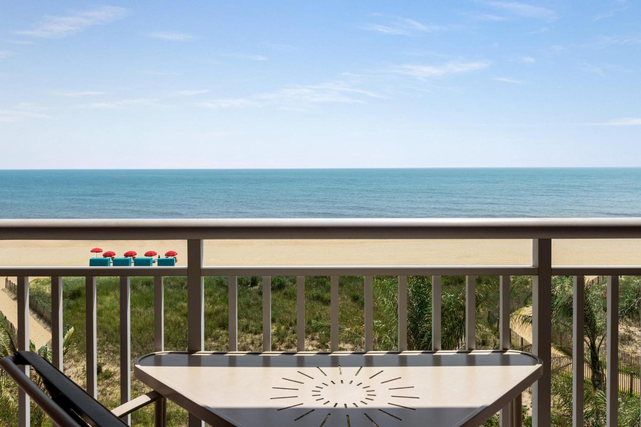 King Suite with One King Bed - Oceanfront photo 2
