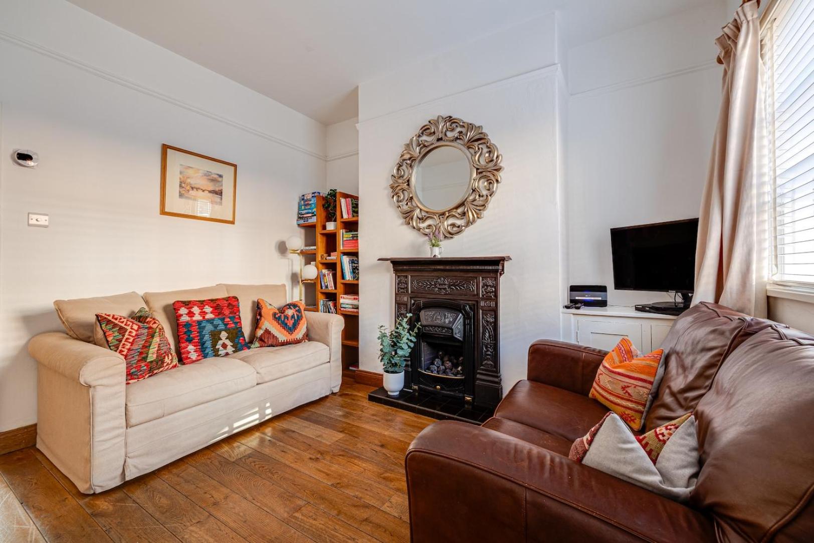 Two-Bedroom House - Photo 41