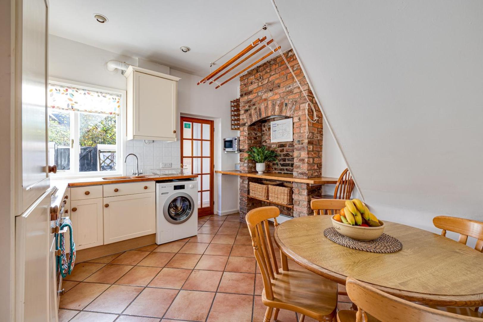 Two-Bedroom House - Photo 16