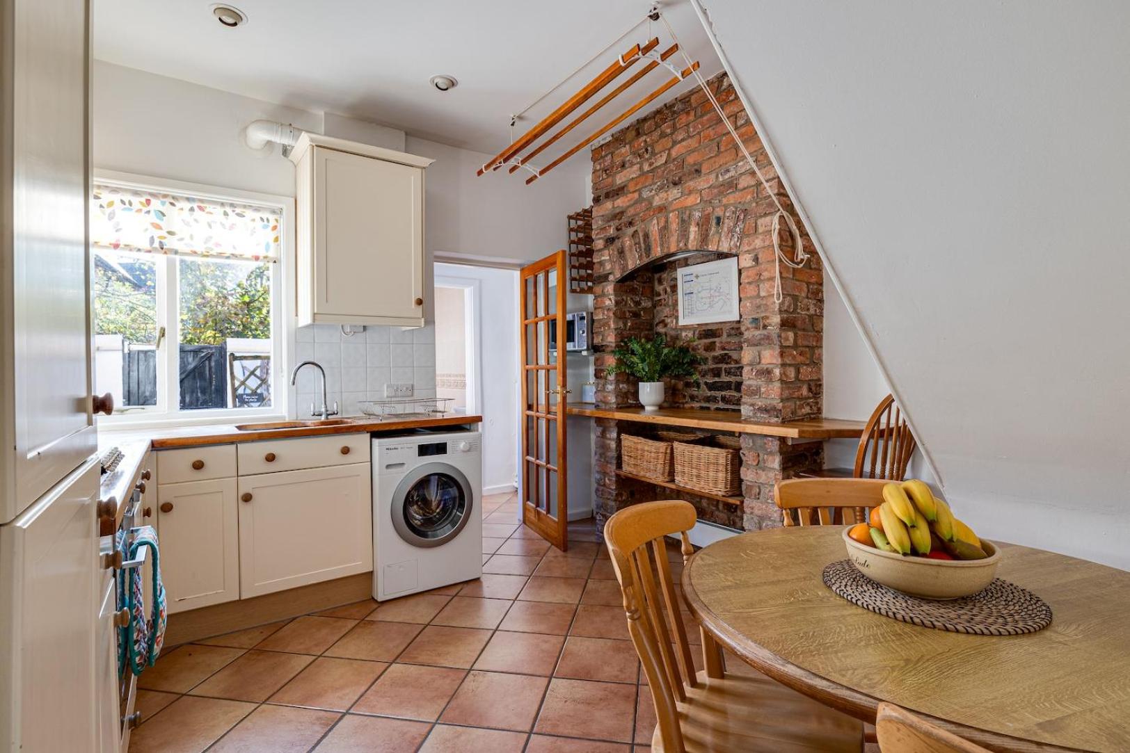Two-Bedroom House - Photo 18