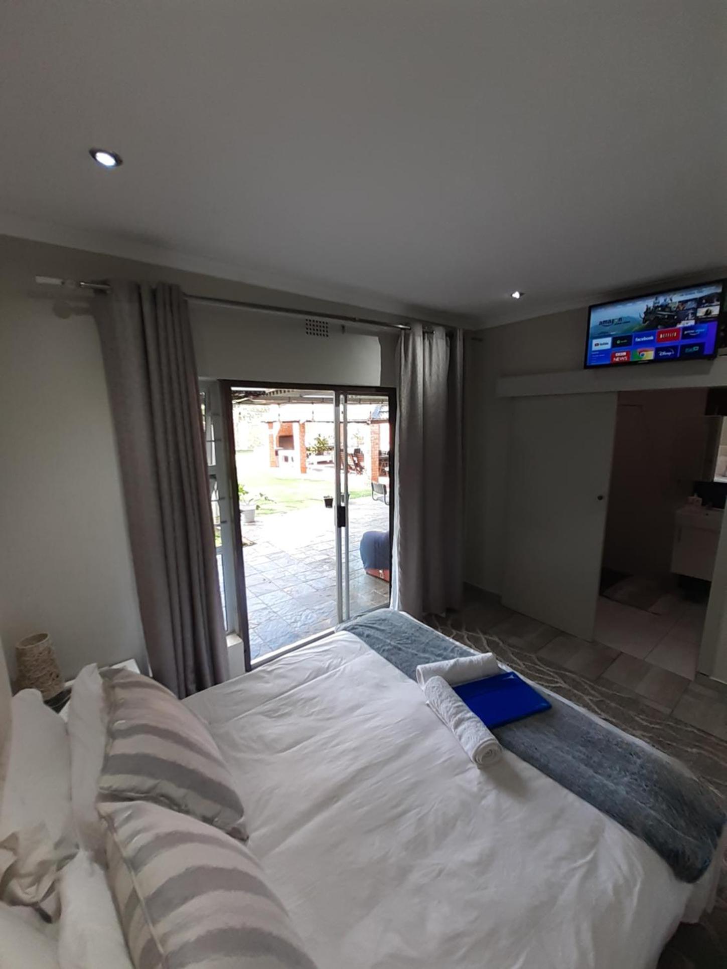 Double Room with Private Bathroom photo 1