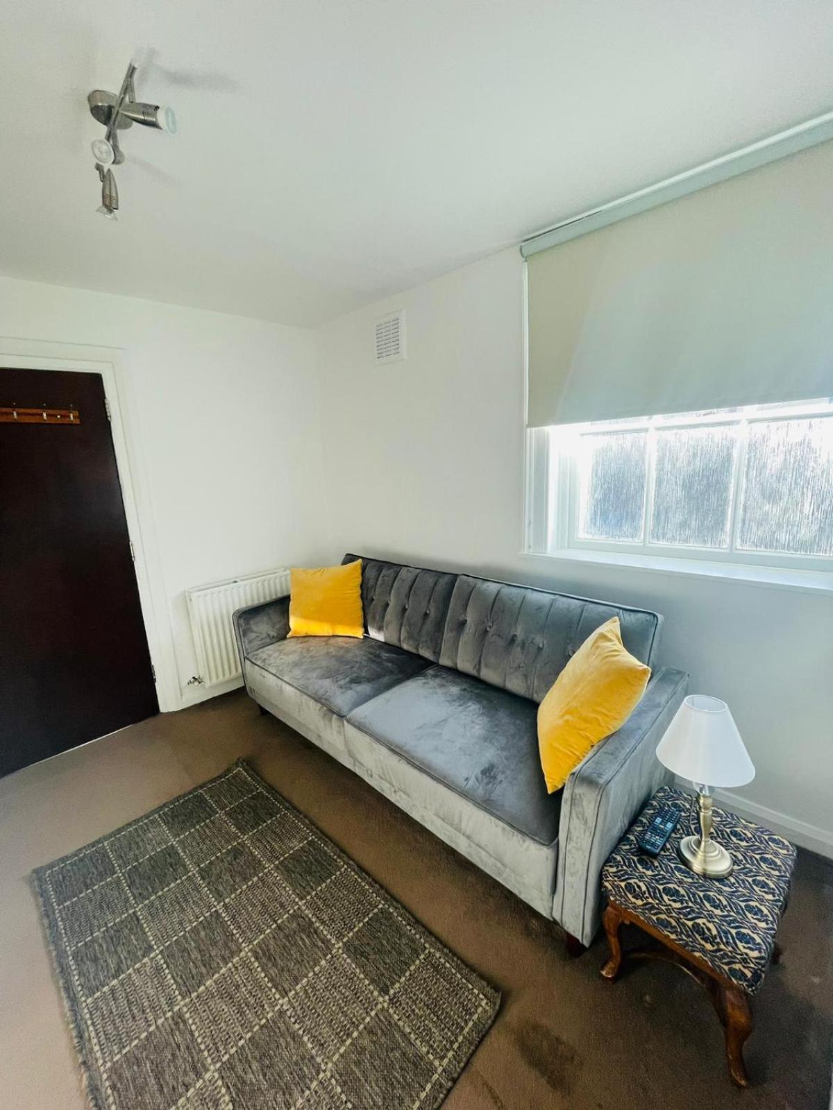 One-Bedroom Apartment photo 2