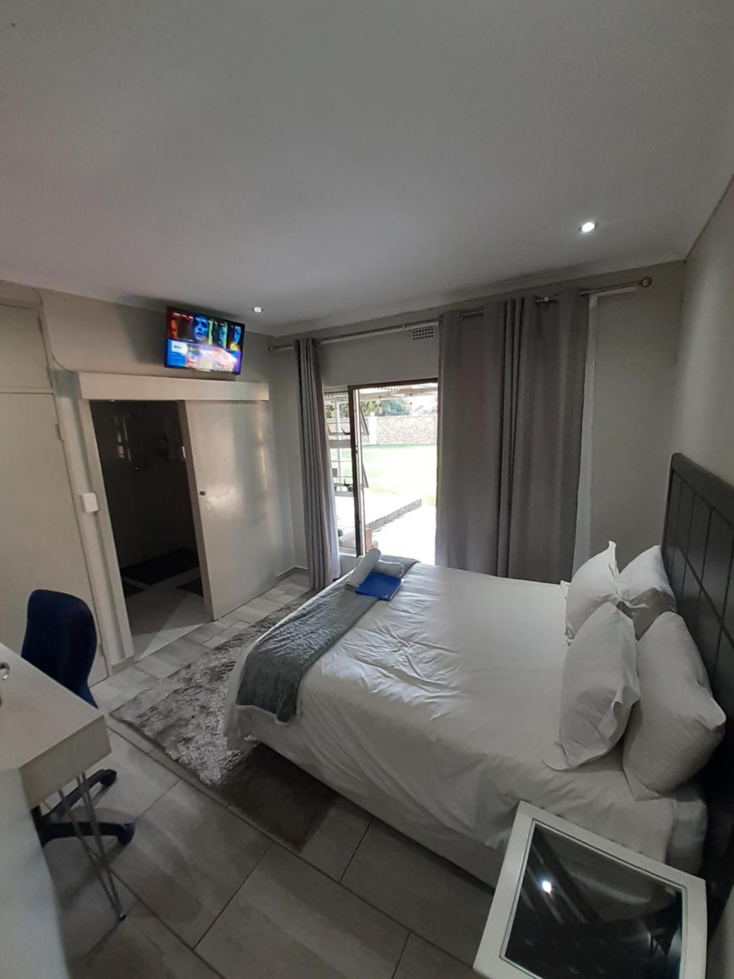 Double Room with Private Bathroom photo 1