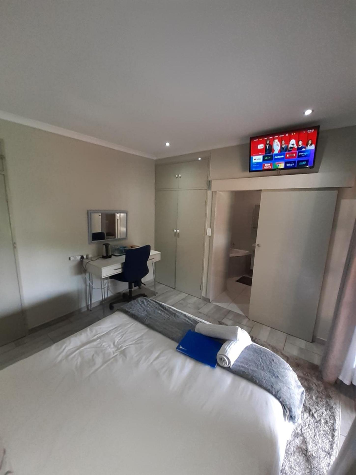 Double Room with Private Bathroom photo 2