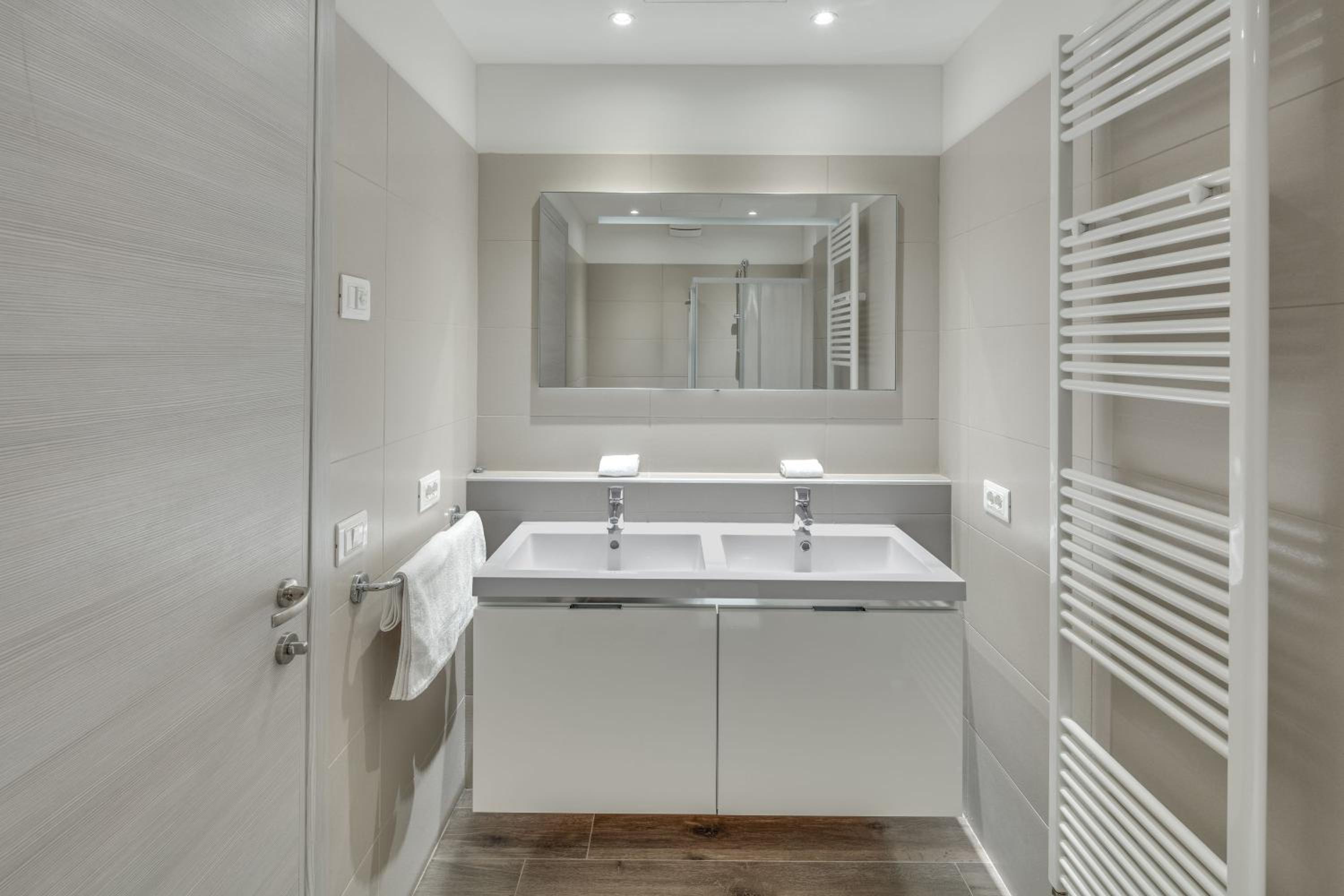 Two-Bedroom Apartment - Photo 2