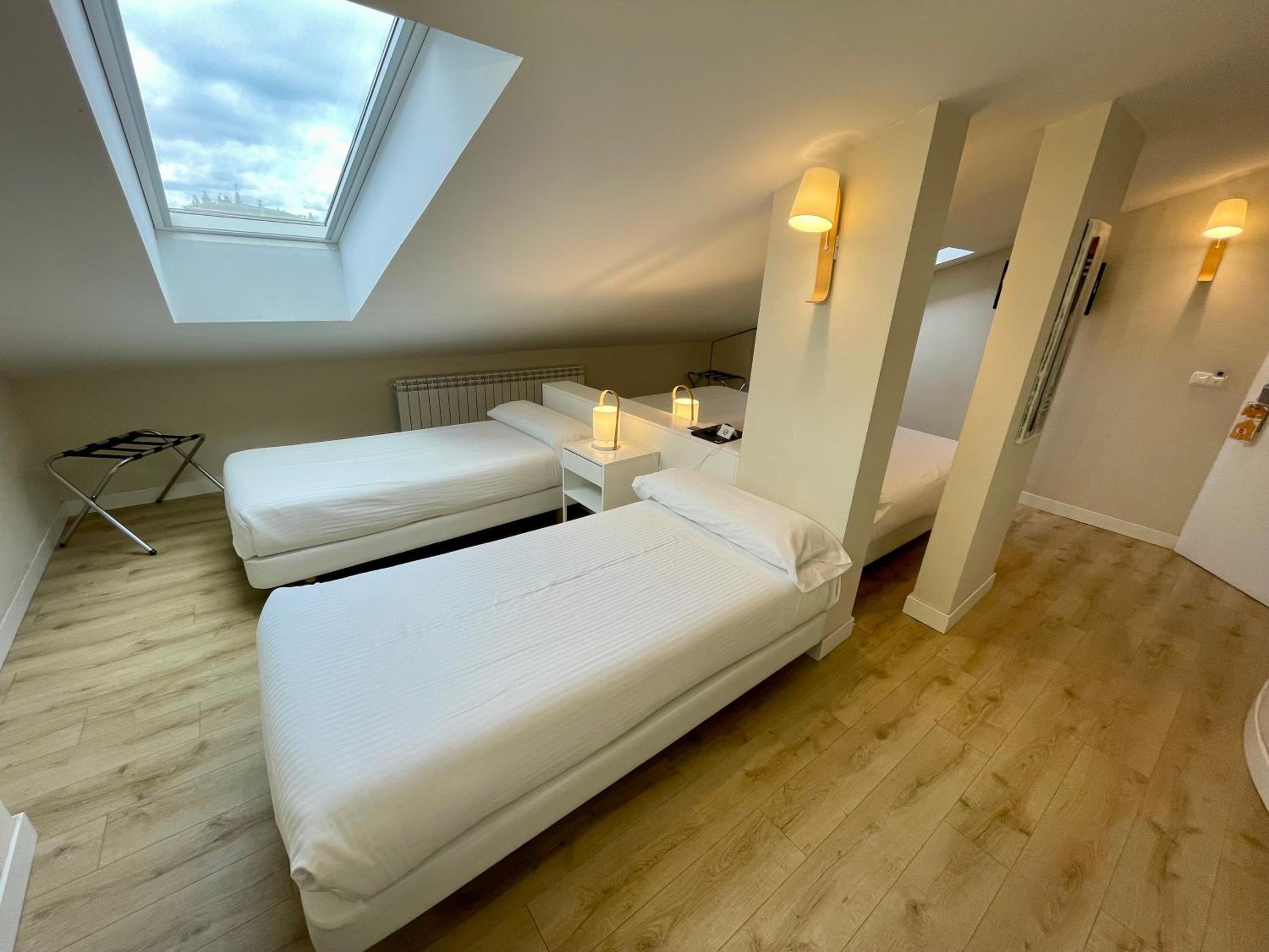 Habitación Cuádruple con Ducha - Ático