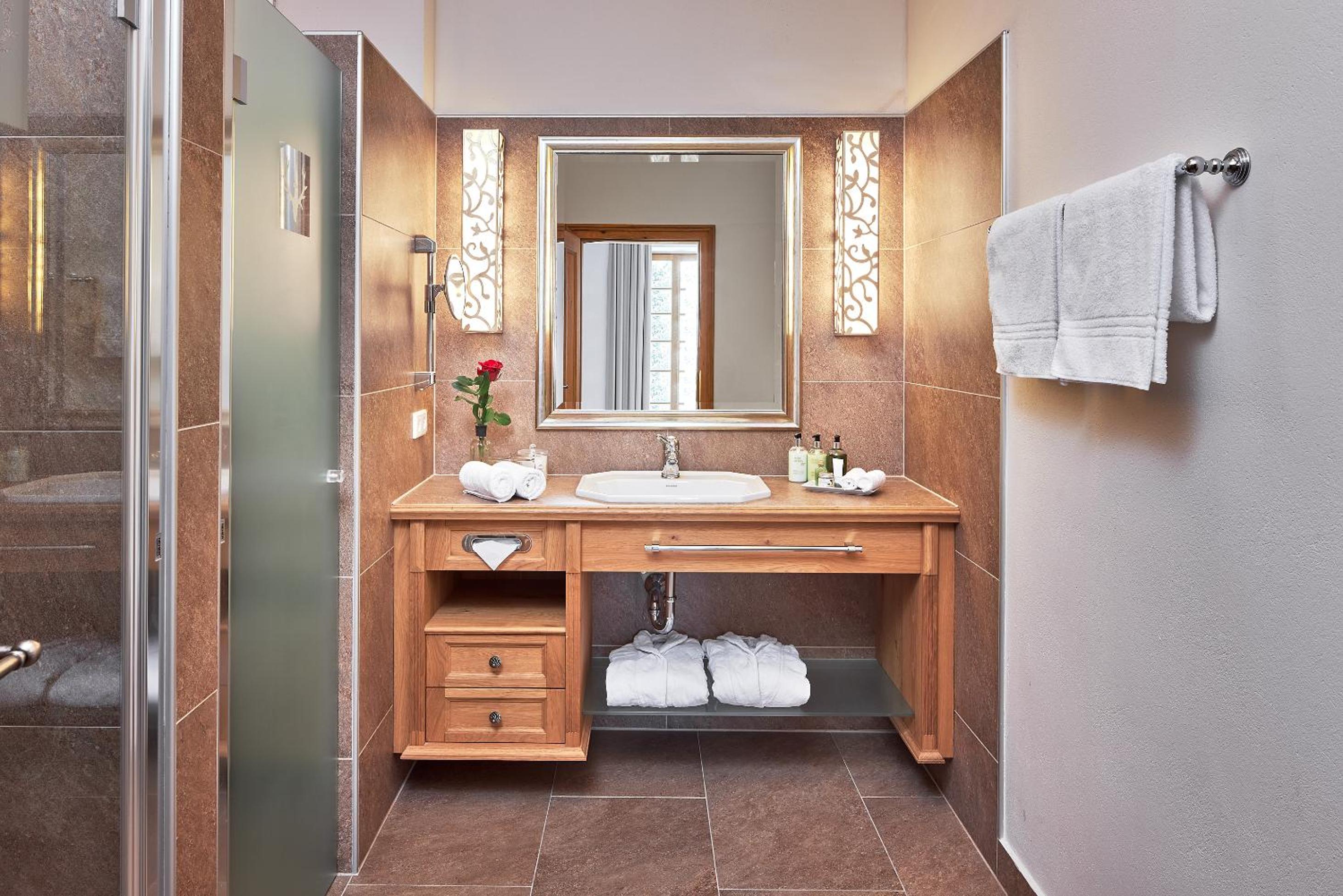 Standard Double Room - Photo 2