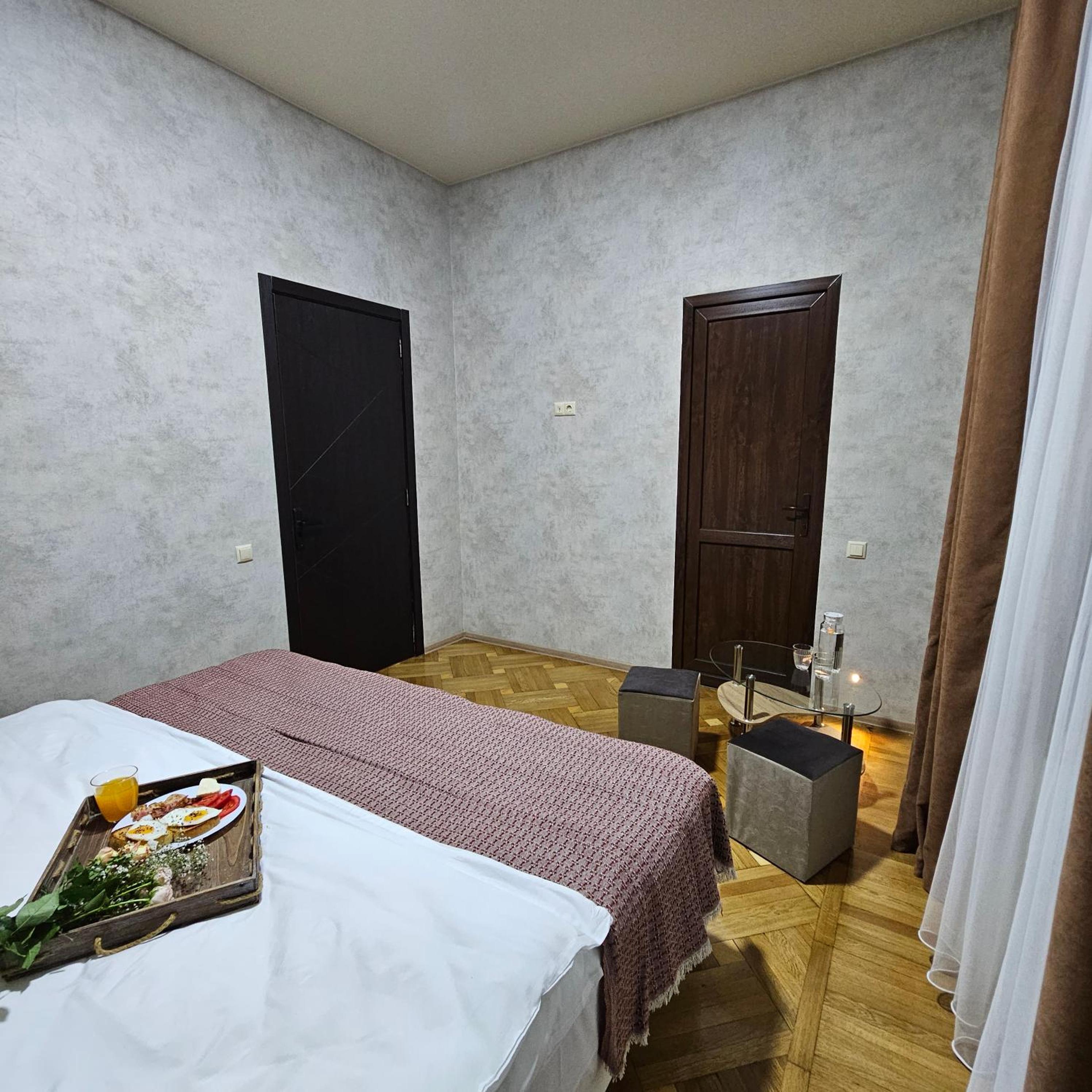 Double Room - Photo 10