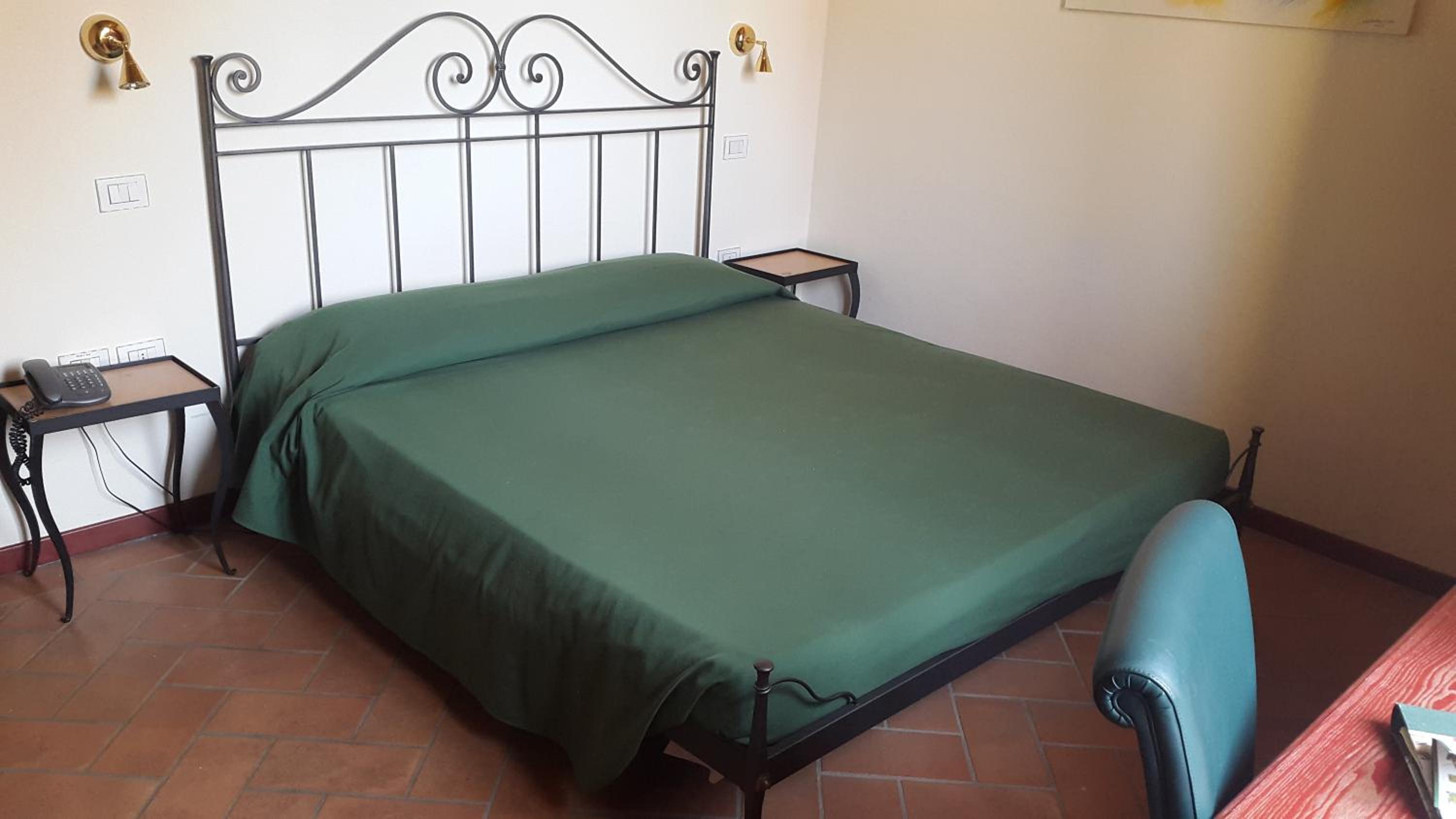 Double or Twin Room - Photo 4