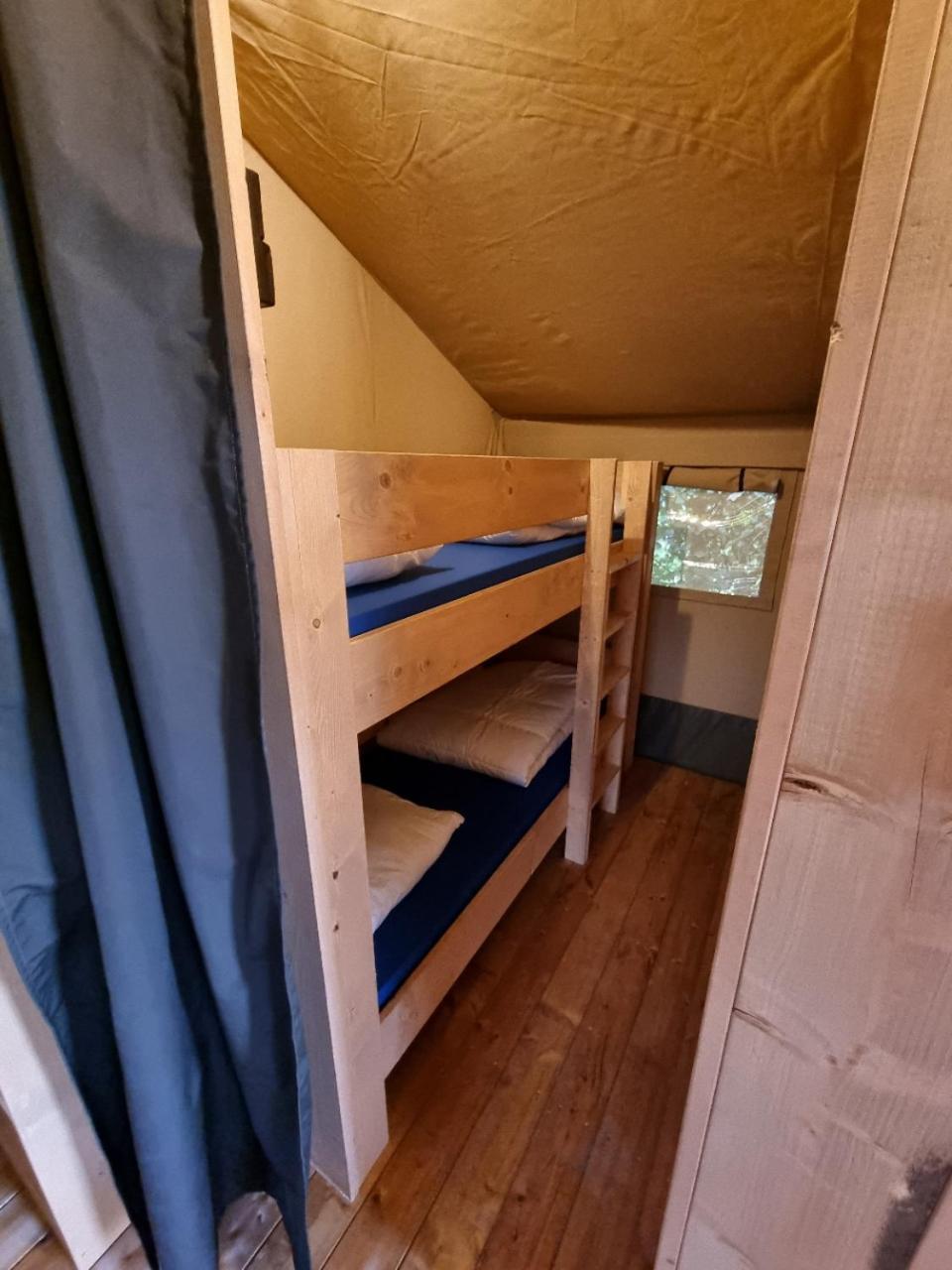 TENT 1  photo 2
