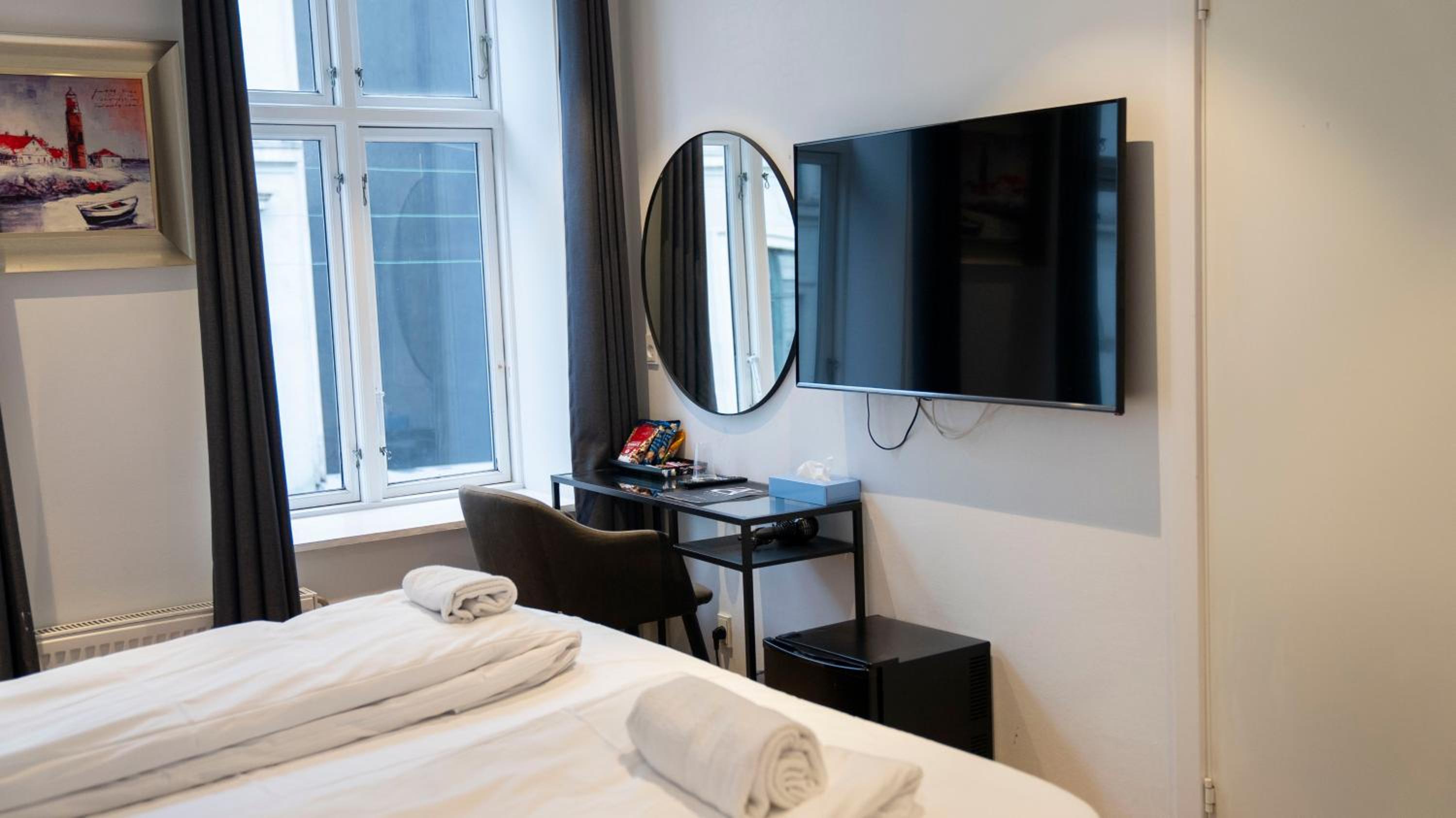 Standard Double Room - Photo 10