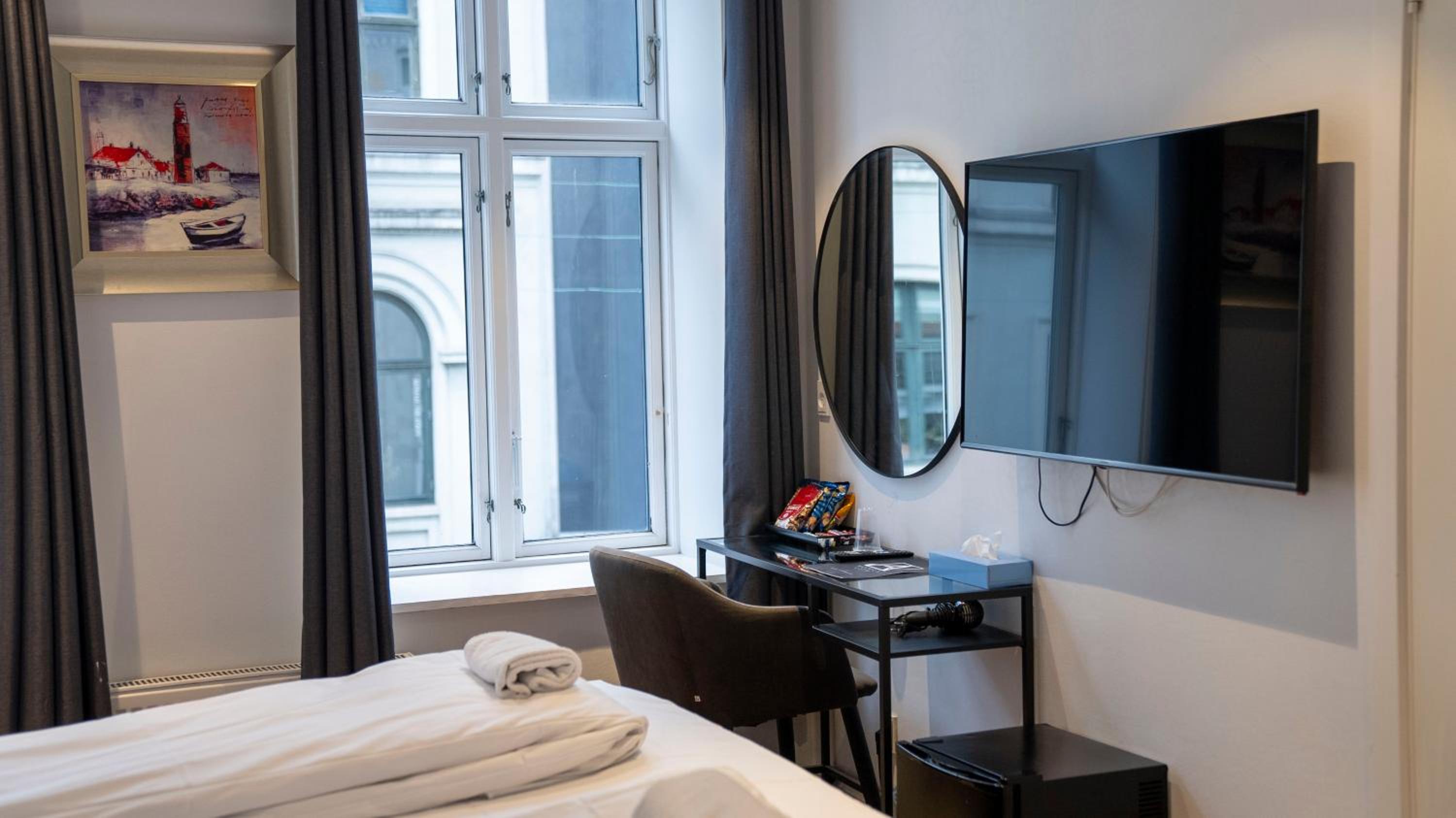 Standard Double Room thumbnail 6